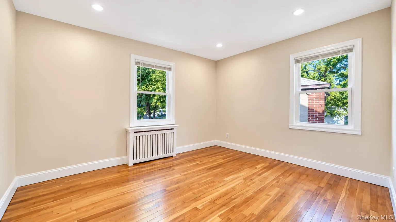 102 Strattford Road, North Hempstead, NY, 4 Bedrooms Bedrooms, 6 Rooms Rooms,2 BathroomsBathrooms,Residential,For Rent,Strattford,0,1022963 102 Strattford Road, North Hempstead, NY, 4 Bedrooms Bedrooms, 6 Rooms Rooms,2 BathroomsBathrooms,Residential,For Rent,Strattford,0,1022963