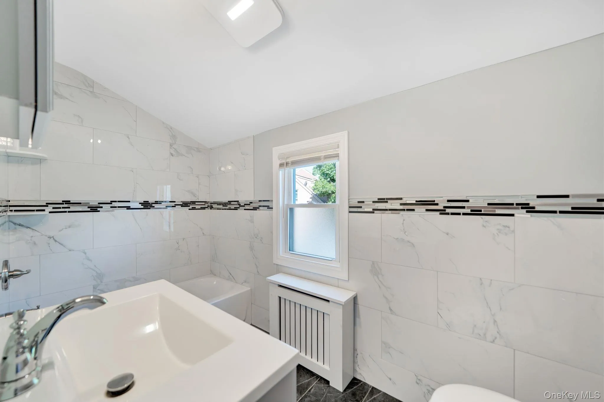 102 Strattford Road, North Hempstead, NY, 4 Bedrooms Bedrooms, 6 Rooms Rooms,2 BathroomsBathrooms,Residential,For Rent,Strattford,0,1022963 102 Strattford Road, North Hempstead, NY, 4 Bedrooms Bedrooms, 6 Rooms Rooms,2 BathroomsBathrooms,Residential,For Rent,Strattford,0,1022963