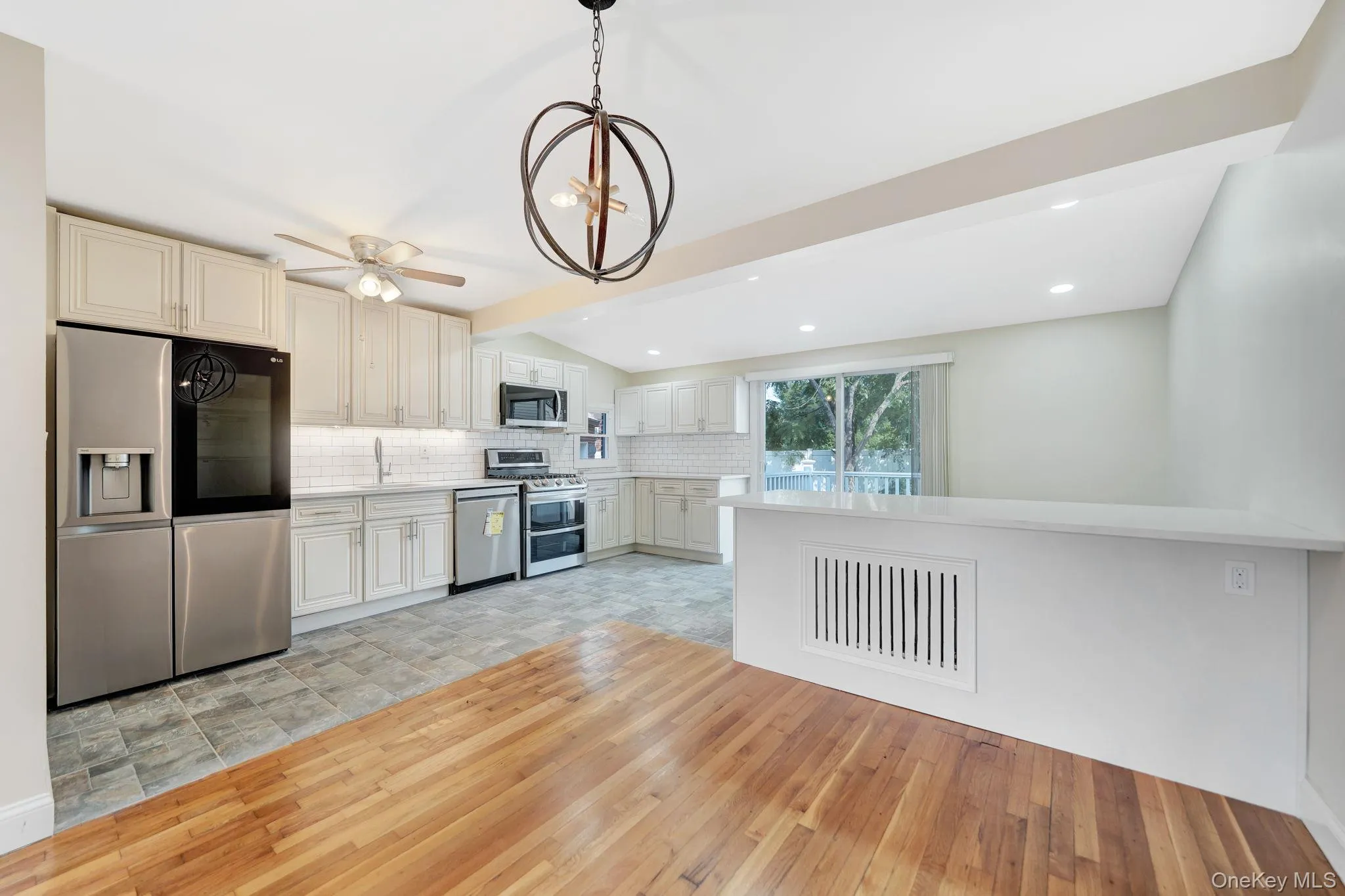 102 Strattford Road, North Hempstead, NY, 4 Bedrooms Bedrooms, 6 Rooms Rooms,2 BathroomsBathrooms,Residential,For Rent,Strattford,0,1022963 102 Strattford Road, North Hempstead, NY, 4 Bedrooms Bedrooms, 6 Rooms Rooms,2 BathroomsBathrooms,Residential,For Rent,Strattford,0,1022963