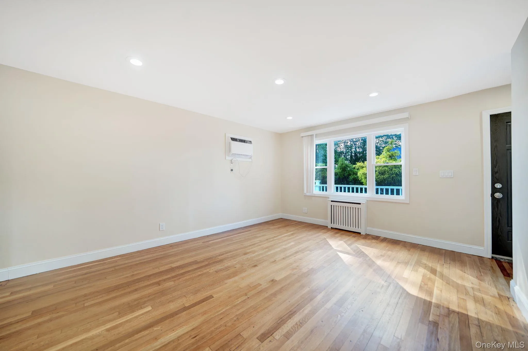 102 Strattford Road, North Hempstead, NY, 4 Bedrooms Bedrooms, 6 Rooms Rooms,2 BathroomsBathrooms,Residential,For Rent,Strattford,0,1022963 102 Strattford Road, North Hempstead, NY, 4 Bedrooms Bedrooms, 6 Rooms Rooms,2 BathroomsBathrooms,Residential,For Rent,Strattford,0,1022963