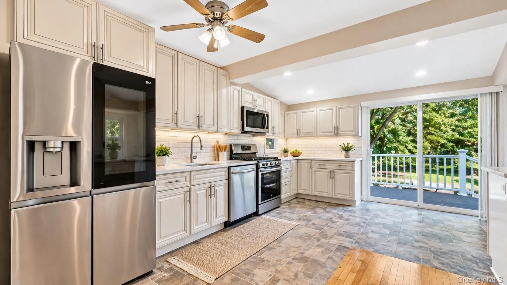 102 Strattford Road, North Hempstead, NY, 4 Bedrooms Bedrooms, 6 Rooms Rooms,2 BathroomsBathrooms,Residential,For Rent,Strattford,0,1022963 102 Strattford Road, North Hempstead, NY, 4 Bedrooms Bedrooms, 6 Rooms Rooms,2 BathroomsBathrooms,Residential,For Rent,Strattford,0,1022963