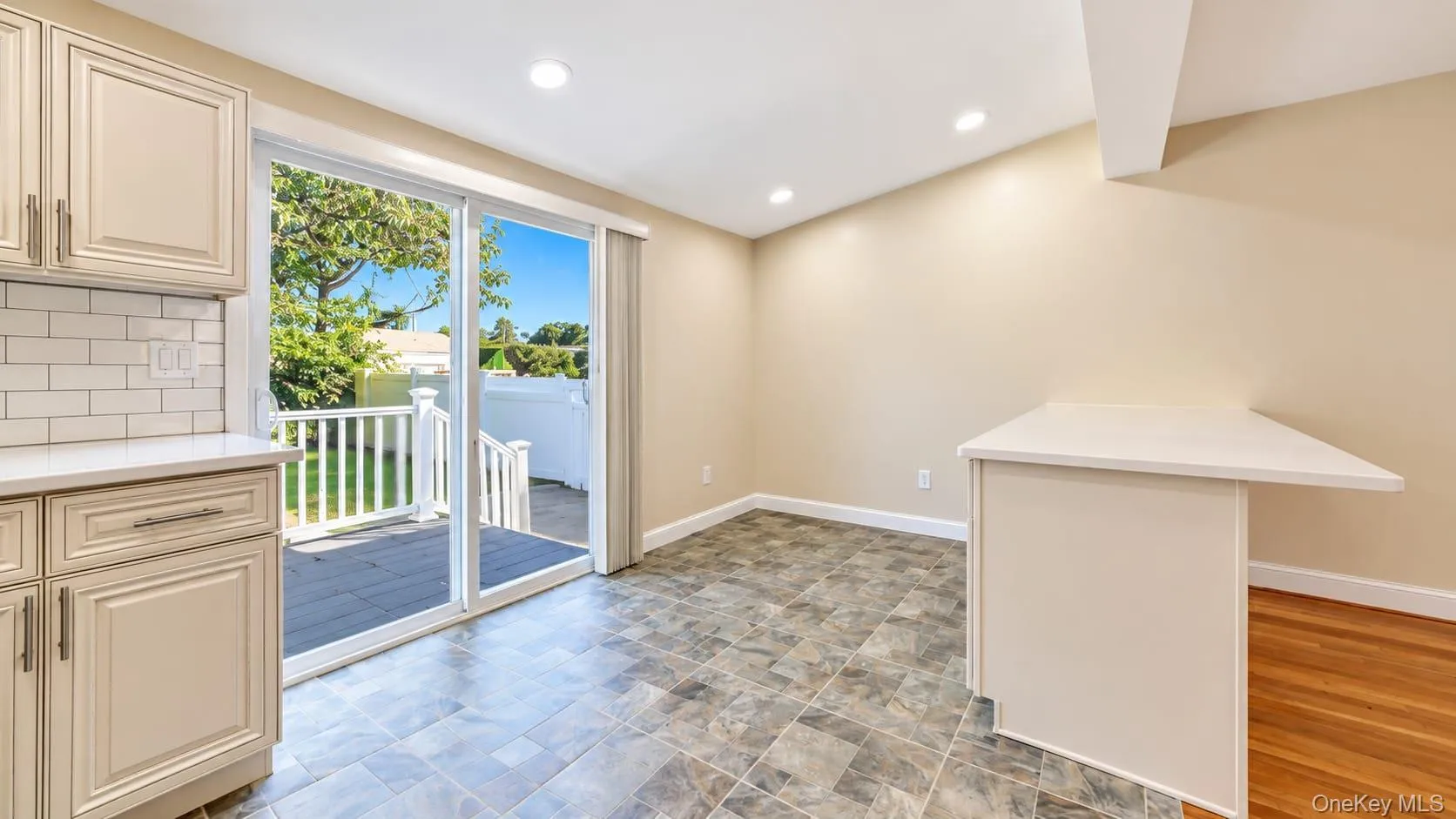 102 Strattford Road, North Hempstead, NY, 4 Bedrooms Bedrooms, 6 Rooms Rooms,2 BathroomsBathrooms,Residential,For Rent,Strattford,0,1022963 102 Strattford Road, North Hempstead, NY, 4 Bedrooms Bedrooms, 6 Rooms Rooms,2 BathroomsBathrooms,Residential,For Rent,Strattford,0,1022963