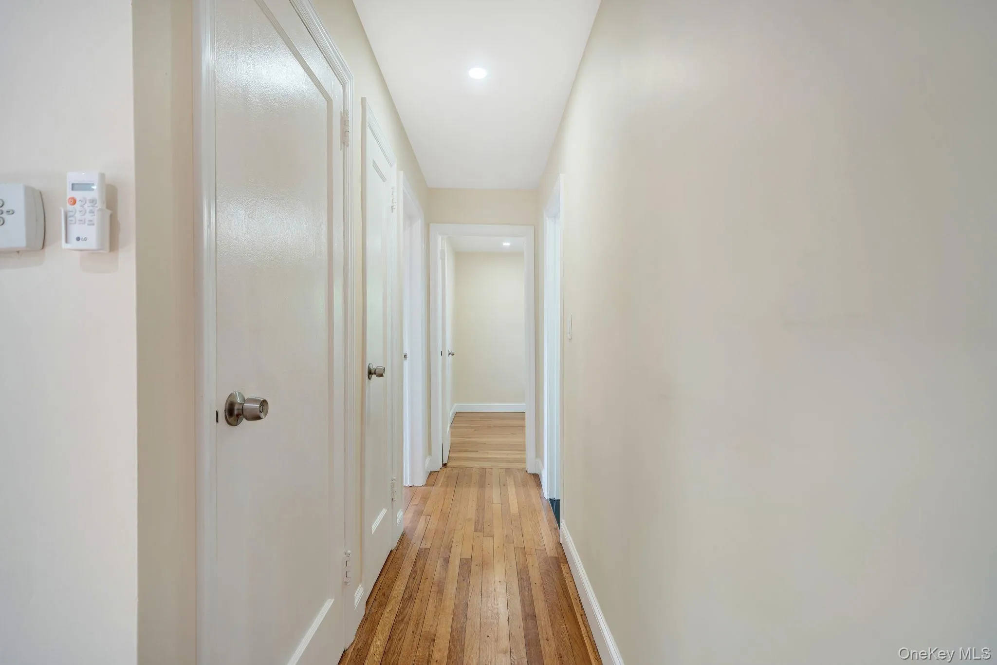 102 Strattford Road, North Hempstead, NY, 4 Bedrooms Bedrooms, 6 Rooms Rooms,2 BathroomsBathrooms,Residential,For Rent,Strattford,0,1022963 102 Strattford Road, North Hempstead, NY, 4 Bedrooms Bedrooms, 6 Rooms Rooms,2 BathroomsBathrooms,Residential,For Rent,Strattford,0,1022963