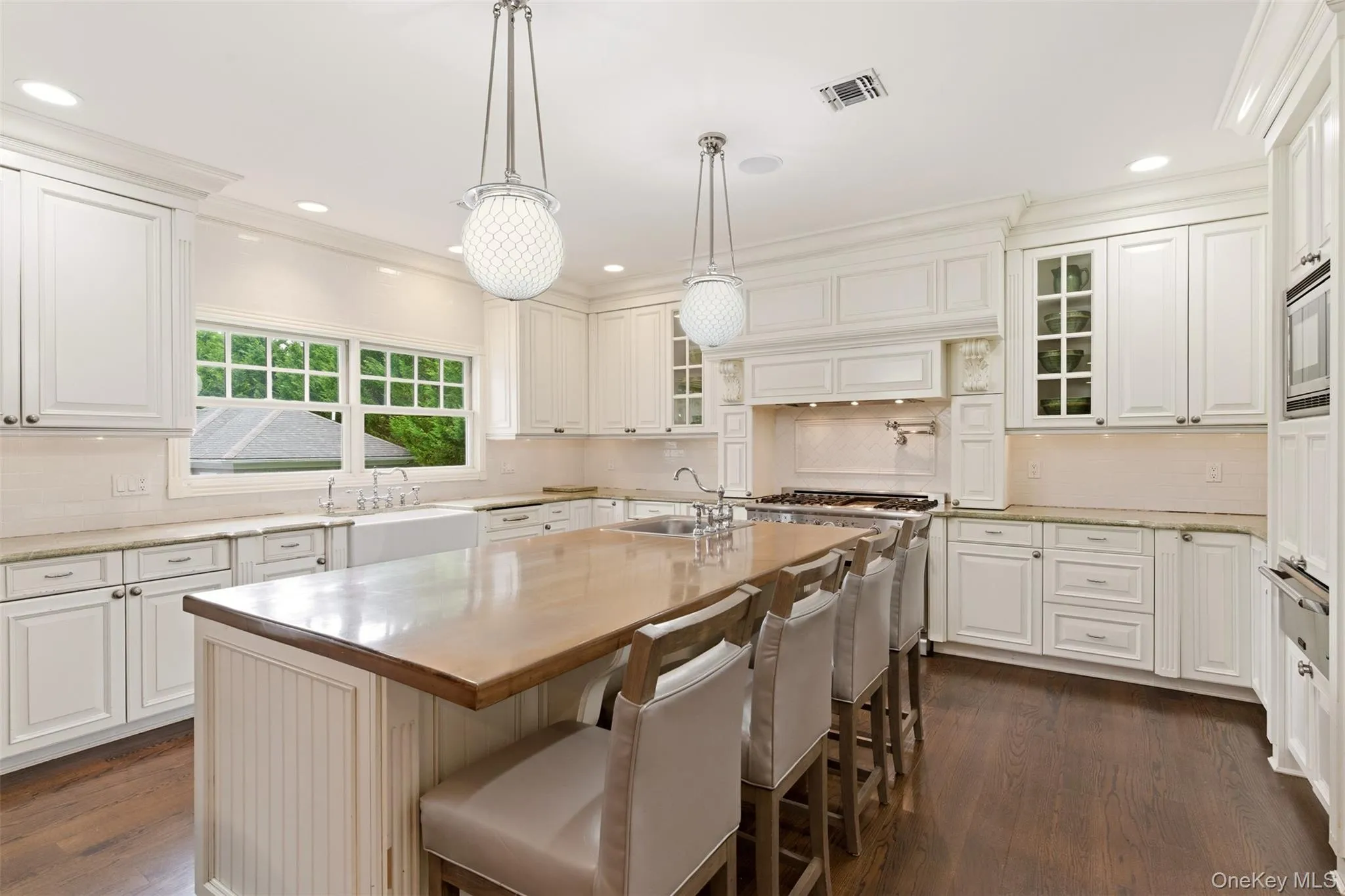 9 May Hill Lane, Huntington, NY, 5 Bedrooms Bedrooms, 11 Rooms Rooms,4 BathroomsBathrooms,Residential,For Rent,May Hill,0,1022965 9 May Hill Lane, Huntington, NY, 5 Bedrooms Bedrooms, 11 Rooms Rooms,4 BathroomsBathrooms,Residential,For Rent,May Hill,0,1022965
