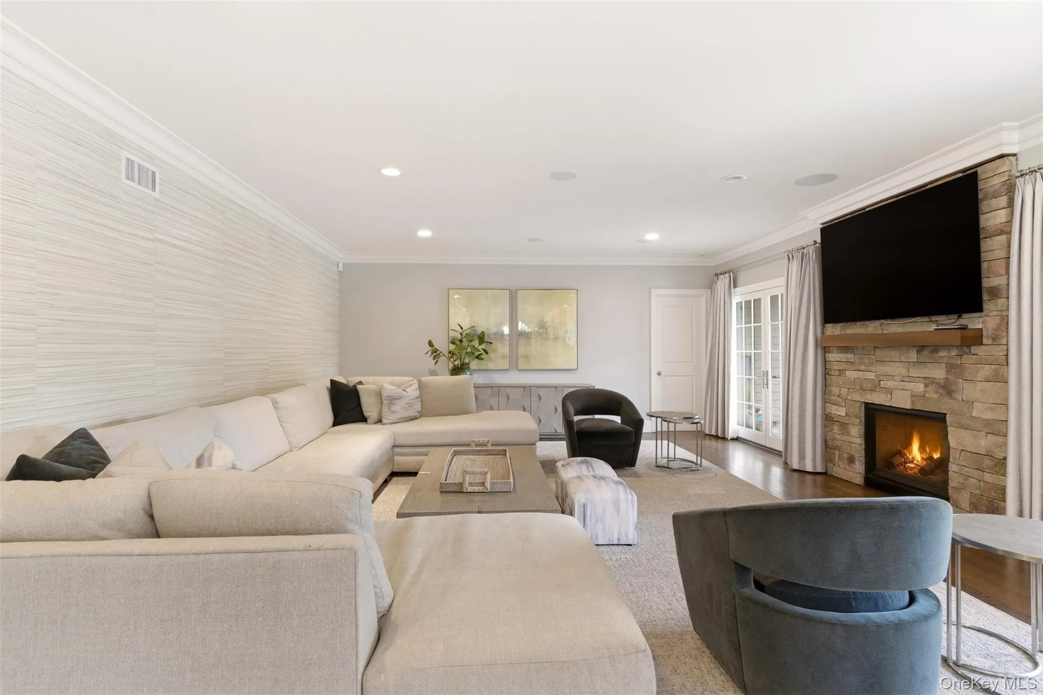 9 May Hill Lane, Huntington, NY, 5 Bedrooms Bedrooms, 11 Rooms Rooms,4 BathroomsBathrooms,Residential,For Rent,May Hill,0,1022965 9 May Hill Lane, Huntington, NY, 5 Bedrooms Bedrooms, 11 Rooms Rooms,4 BathroomsBathrooms,Residential,For Rent,May Hill,0,1022965