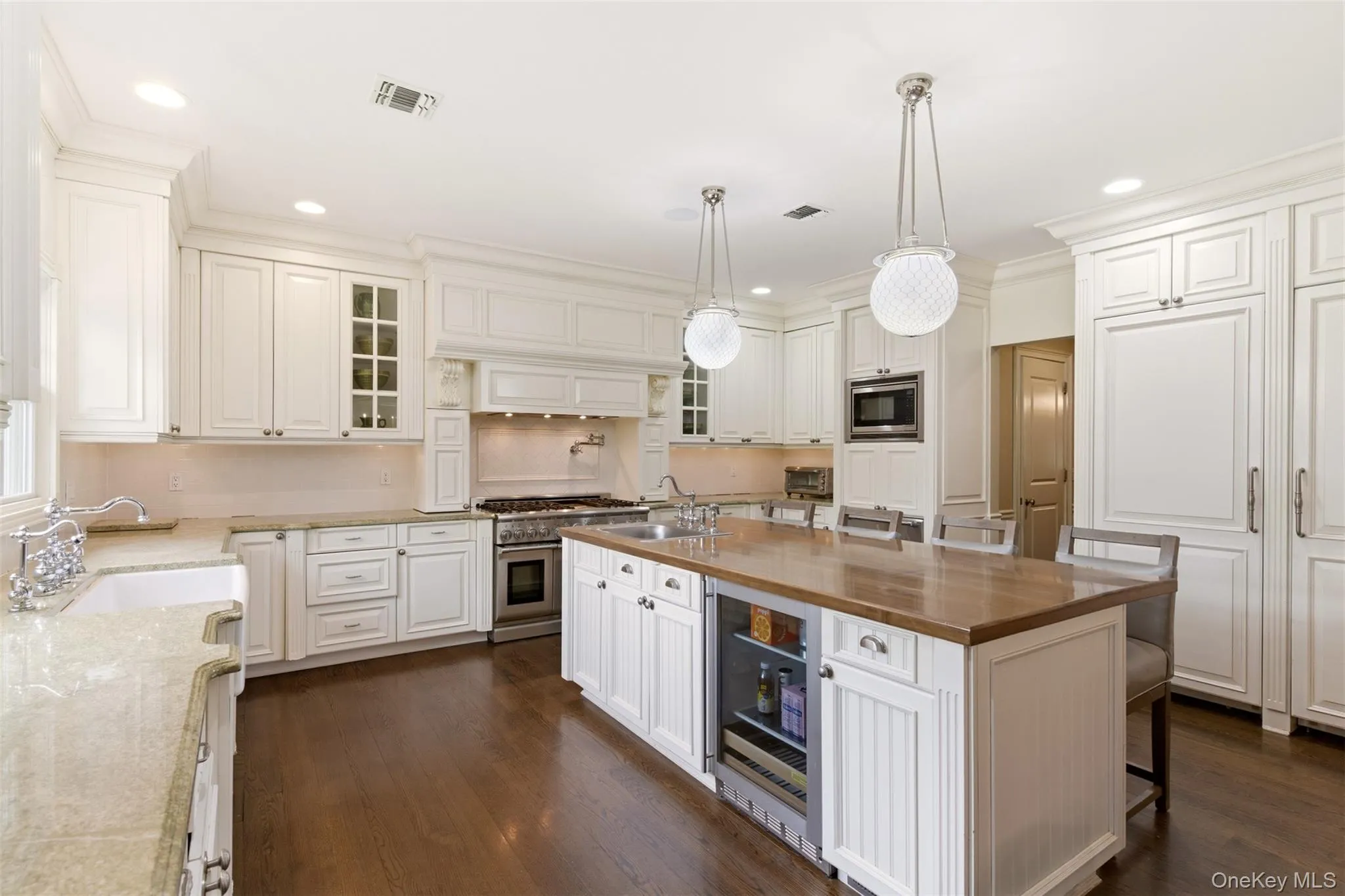 9 May Hill Lane, Huntington, NY, 5 Bedrooms Bedrooms, 11 Rooms Rooms,4 BathroomsBathrooms,Residential,For Rent,May Hill,0,1022965 9 May Hill Lane, Huntington, NY, 5 Bedrooms Bedrooms, 11 Rooms Rooms,4 BathroomsBathrooms,Residential,For Rent,May Hill,0,1022965