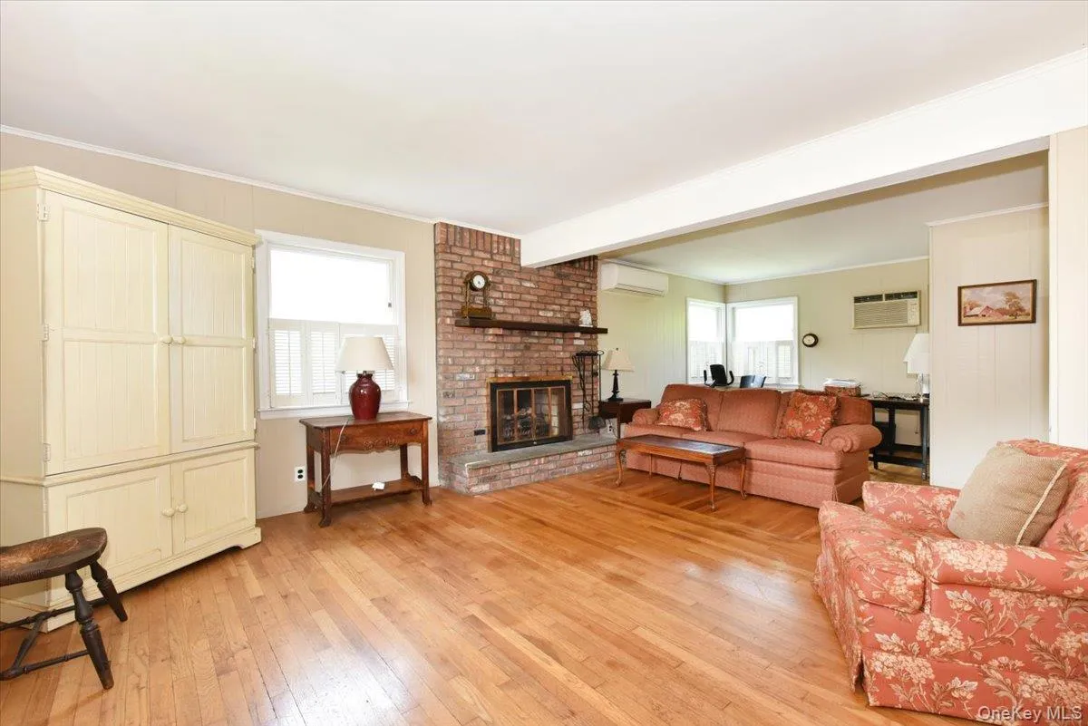 344 New York Avenue, Oyster Bay, NY, 3 Bedrooms Bedrooms, 11 Rooms Rooms,2 BathroomsBathrooms,Residential,For Rent,New York,0,1022968 344 New York Avenue, Oyster Bay, NY, 3 Bedrooms Bedrooms, 11 Rooms Rooms,2 BathroomsBathrooms,Residential,For Rent,New York,0,1022968