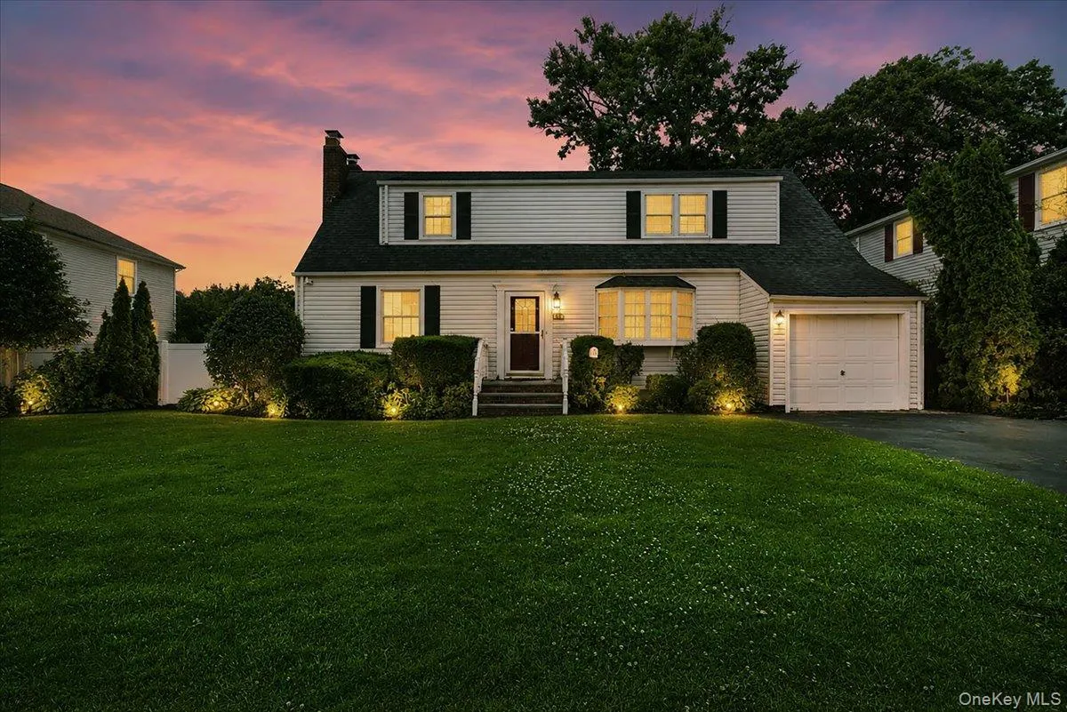 344 New York Avenue, Oyster Bay, NY, 3 Bedrooms Bedrooms, 11 Rooms Rooms,2 BathroomsBathrooms,Residential,For Rent,New York,0,1022968 344 New York Avenue, Oyster Bay, NY, 3 Bedrooms Bedrooms, 11 Rooms Rooms,2 BathroomsBathrooms,Residential,For Rent,New York,0,1022968