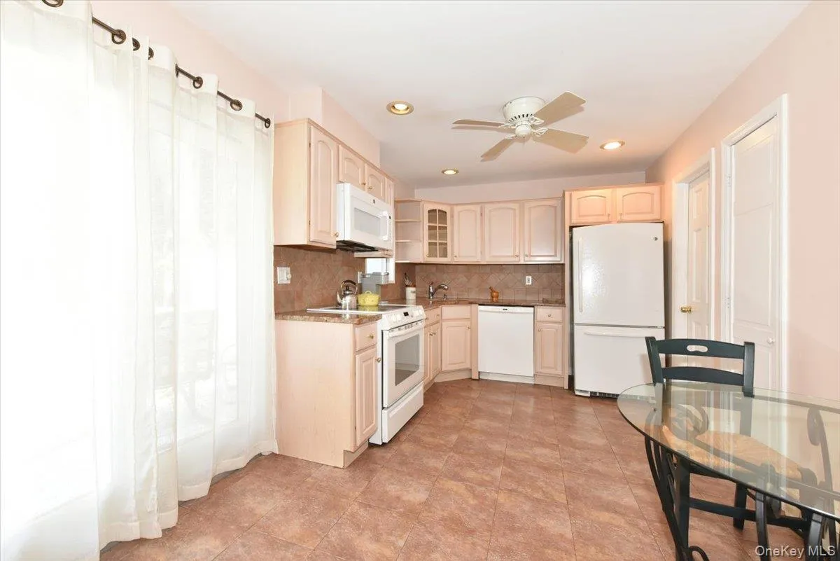 344 New York Avenue, Oyster Bay, NY, 3 Bedrooms Bedrooms, 11 Rooms Rooms,2 BathroomsBathrooms,Residential,For Rent,New York,0,1022968 344 New York Avenue, Oyster Bay, NY, 3 Bedrooms Bedrooms, 11 Rooms Rooms,2 BathroomsBathrooms,Residential,For Rent,New York,0,1022968