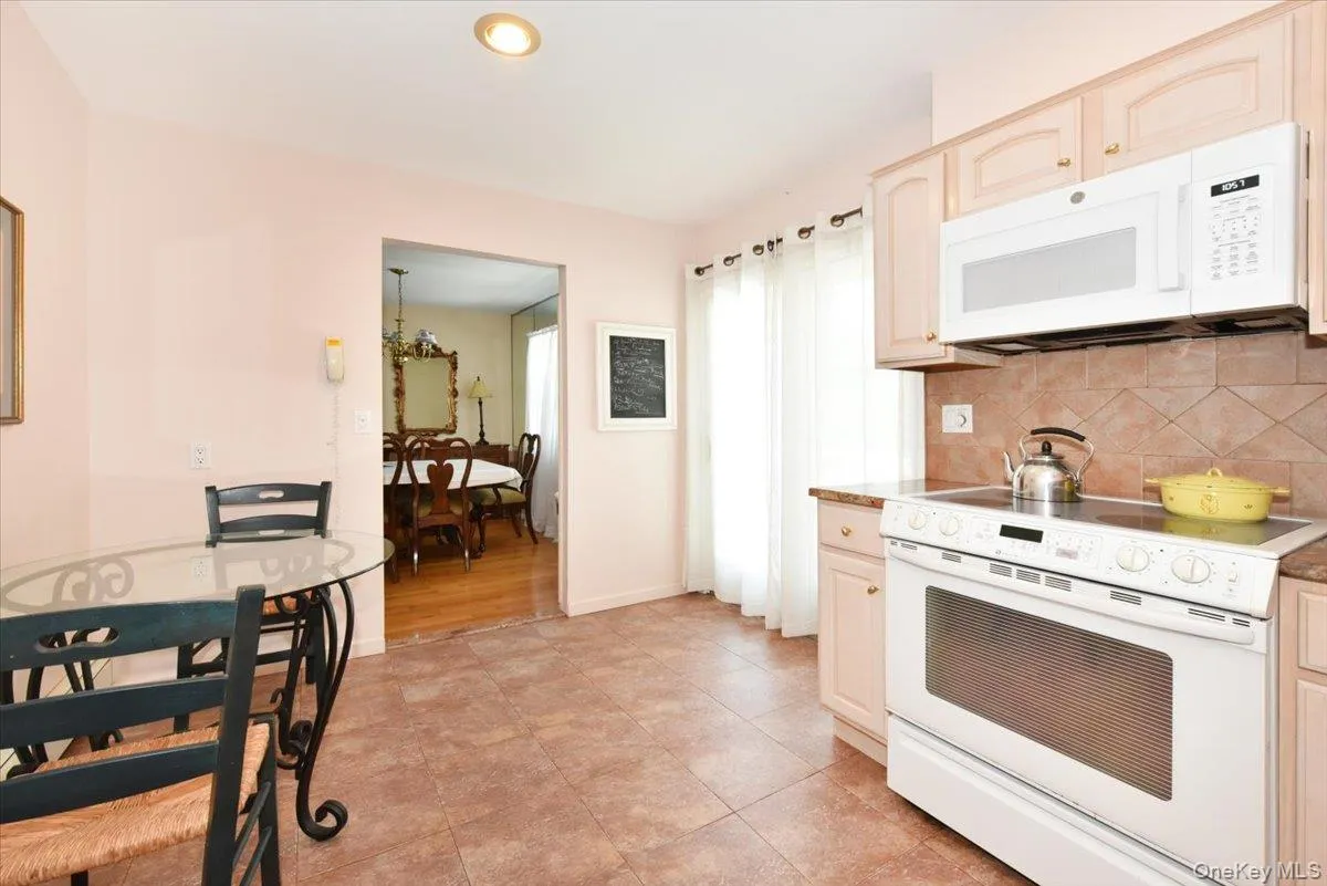 344 New York Avenue, Oyster Bay, NY, 3 Bedrooms Bedrooms, 11 Rooms Rooms,2 BathroomsBathrooms,Residential,For Rent,New York,0,1022968 344 New York Avenue, Oyster Bay, NY, 3 Bedrooms Bedrooms, 11 Rooms Rooms,2 BathroomsBathrooms,Residential,For Rent,New York,0,1022968