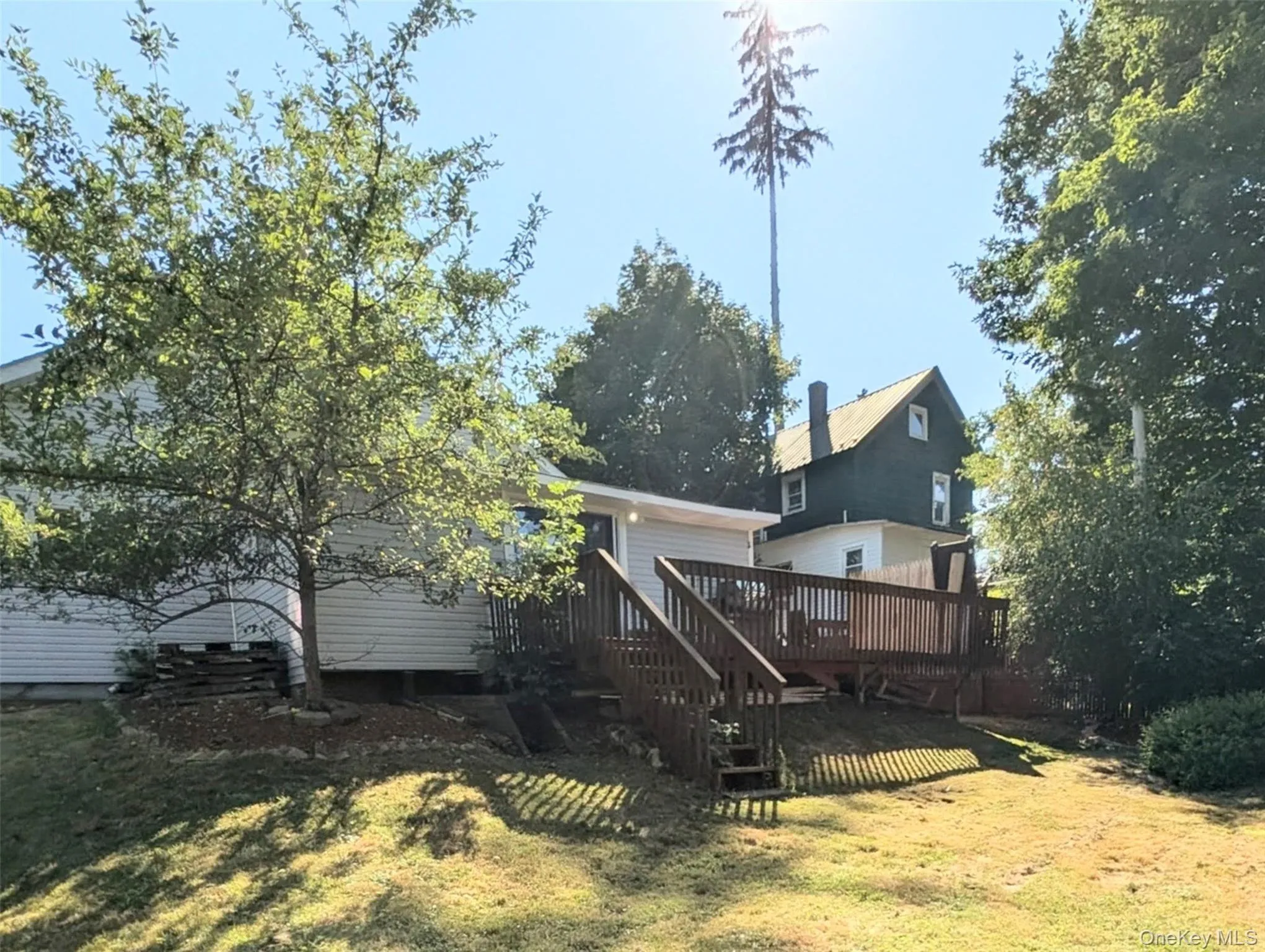 Deck, access to yard Deck, access to yard