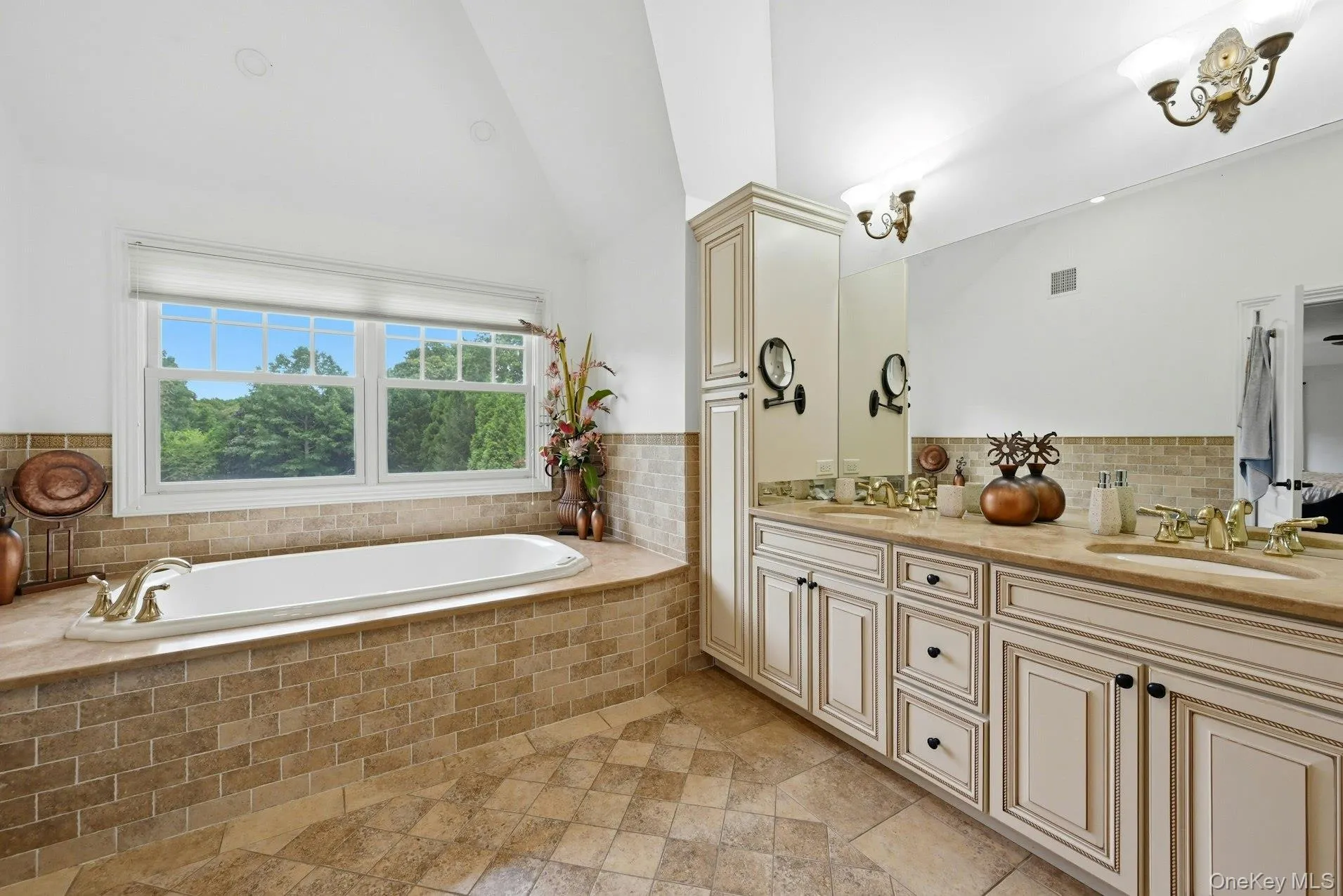 12 Glenridge Lane, Smithtown, NY, 4 Bedrooms Bedrooms, 8 Rooms Rooms,3 BathroomsBathrooms,Residential,For Rent,Glenridge,0,1022986 12 Glenridge Lane, Smithtown, NY, 4 Bedrooms Bedrooms, 8 Rooms Rooms,3 BathroomsBathrooms,Residential,For Rent,Glenridge,0,1022986