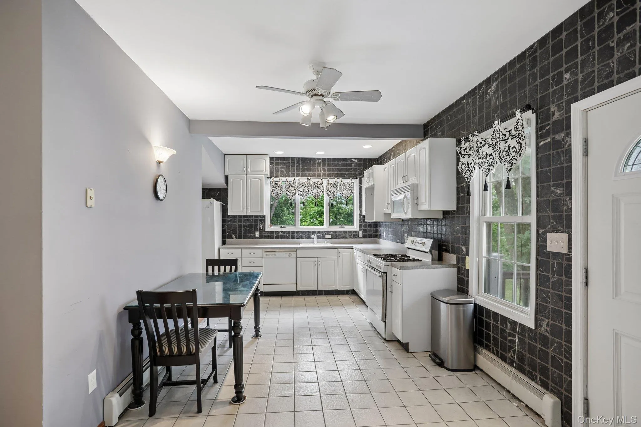 8 Sunset Heights, Monroe, NY, 2 Bedrooms Bedrooms, 6 Rooms Rooms,2 BathroomsBathrooms,Residential,For Rent,Sunset,0,1022990 8 Sunset Heights, Monroe, NY, 2 Bedrooms Bedrooms, 6 Rooms Rooms,2 BathroomsBathrooms,Residential,For Rent,Sunset,0,1022990