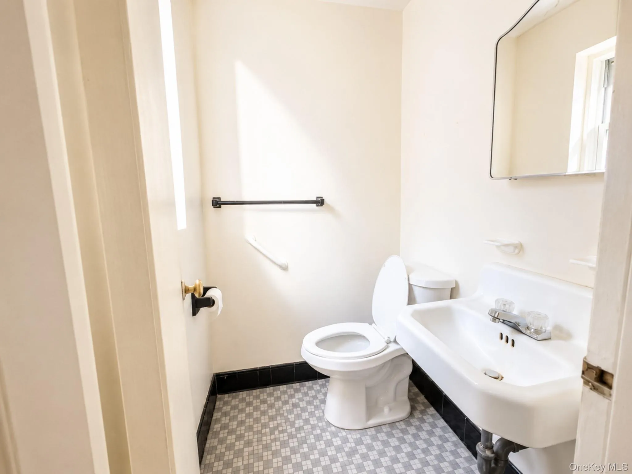 1010 Sherman Avenue, New York, NY, 2 Bedrooms Bedrooms, 5 Rooms Rooms,1 BathroomBathrooms,Residential,For Rent,Sherman,0,1023001 1010 Sherman Avenue, New York, NY, 2 Bedrooms Bedrooms, 5 Rooms Rooms,1 BathroomBathrooms,Residential,For Rent,Sherman,0,1023001