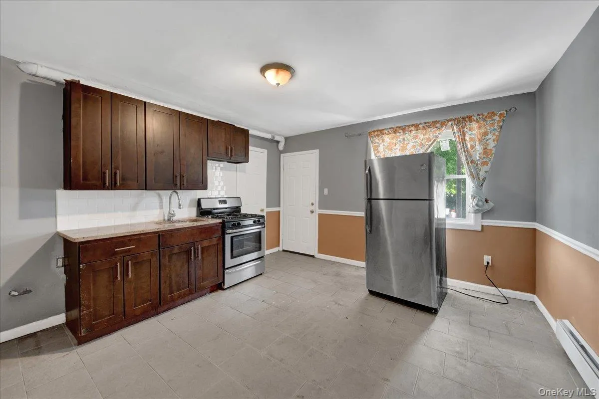 403 Torry Avenue, New York, NY, 4 Bedrooms Bedrooms, 10 Rooms Rooms,2 BathroomsBathrooms,Residential,For Rent,Torry,0,1023004 403 Torry Avenue, New York, NY, 4 Bedrooms Bedrooms, 10 Rooms Rooms,2 BathroomsBathrooms,Residential,For Rent,Torry,0,1023004