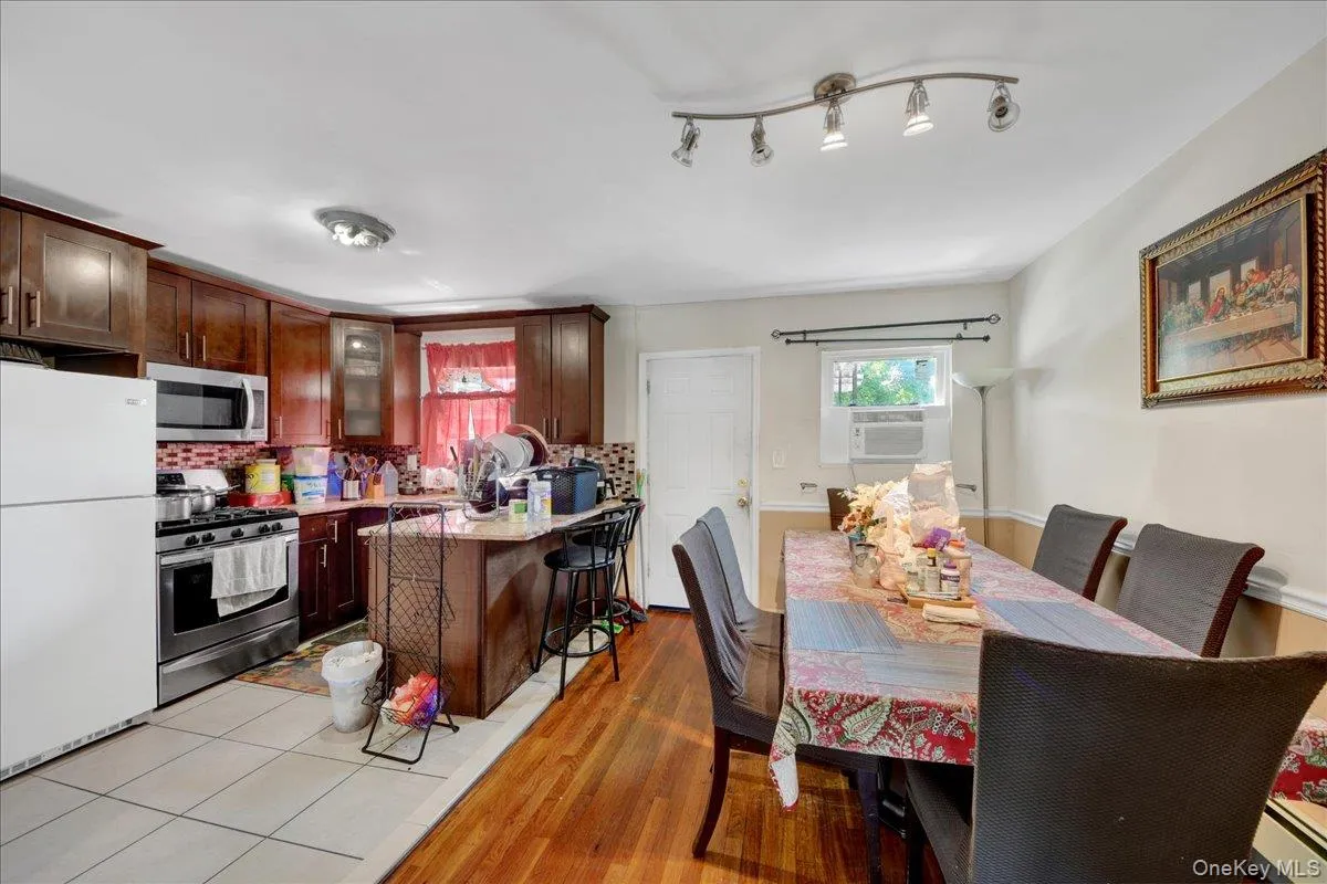 403 Torry Avenue, New York, NY, 4 Bedrooms Bedrooms, 10 Rooms Rooms,2 BathroomsBathrooms,Residential,For Rent,Torry,0,1023004 403 Torry Avenue, New York, NY, 4 Bedrooms Bedrooms, 10 Rooms Rooms,2 BathroomsBathrooms,Residential,For Rent,Torry,0,1023004