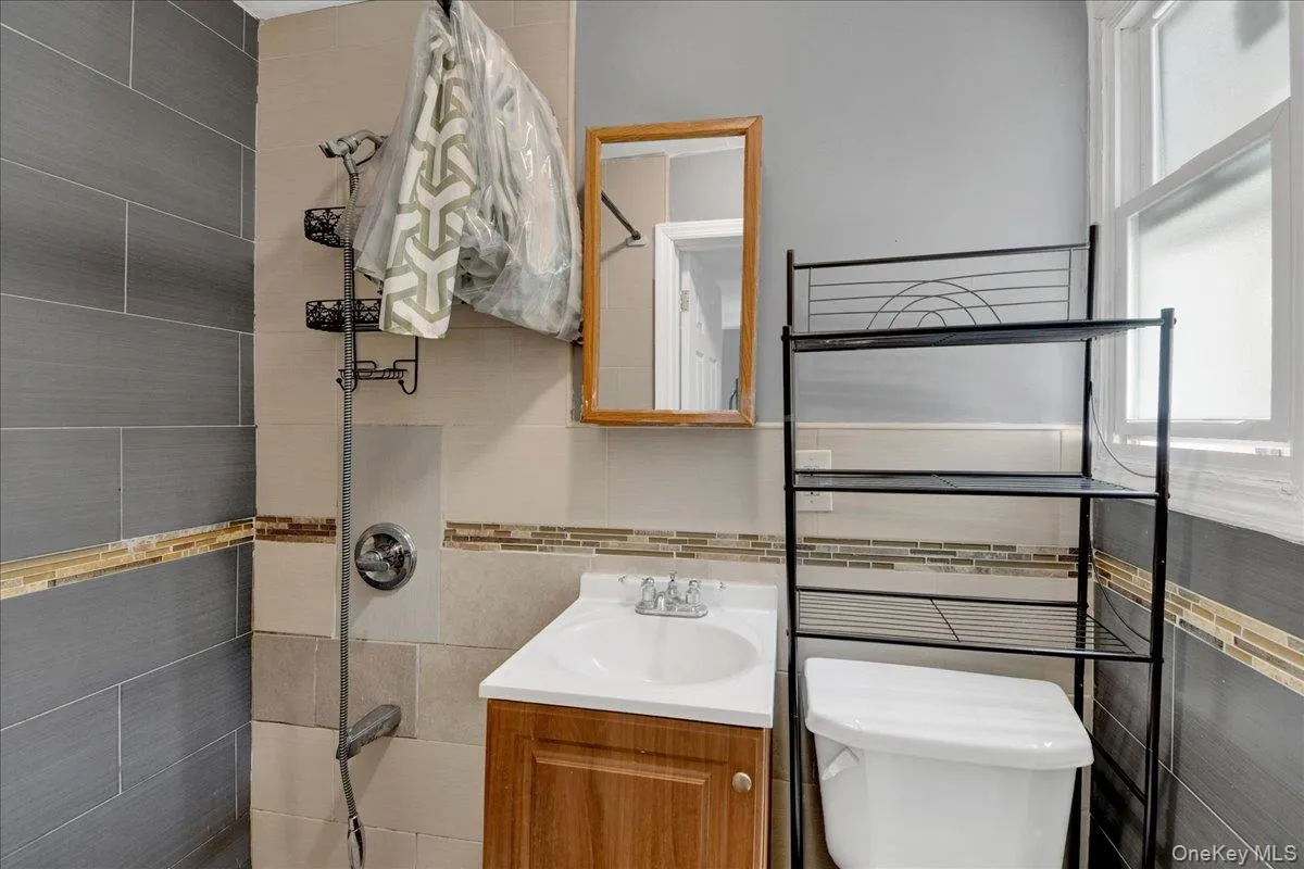 403 Torry Avenue, New York, NY, 4 Bedrooms Bedrooms, 10 Rooms Rooms,2 BathroomsBathrooms,Residential,For Rent,Torry,0,1023004 403 Torry Avenue, New York, NY, 4 Bedrooms Bedrooms, 10 Rooms Rooms,2 BathroomsBathrooms,Residential,For Rent,Torry,0,1023004