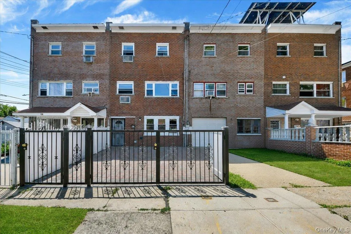 403 Torry Avenue, New York, NY, 4 Bedrooms Bedrooms, 10 Rooms Rooms,2 BathroomsBathrooms,Residential,For Rent,Torry,0,1023004 403 Torry Avenue, New York, NY, 4 Bedrooms Bedrooms, 10 Rooms Rooms,2 BathroomsBathrooms,Residential,For Rent,Torry,0,1023004