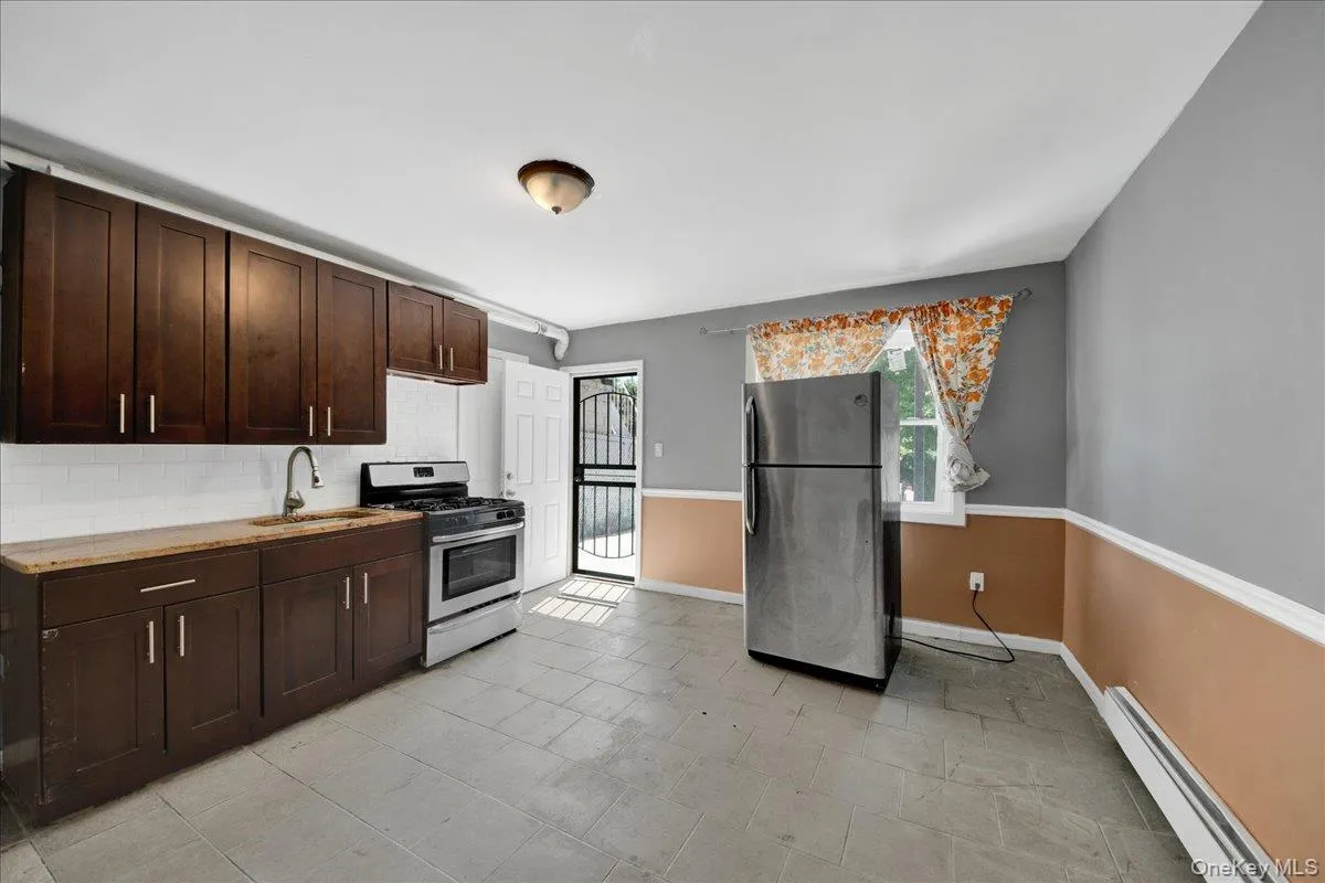 403 Torry Avenue, New York, NY, 4 Bedrooms Bedrooms, 10 Rooms Rooms,2 BathroomsBathrooms,Residential,For Rent,Torry,0,1023004 403 Torry Avenue, New York, NY, 4 Bedrooms Bedrooms, 10 Rooms Rooms,2 BathroomsBathrooms,Residential,For Rent,Torry,0,1023004