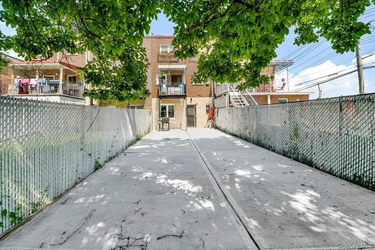 403 Torry Avenue, New York, NY, 4 Bedrooms Bedrooms, 10 Rooms Rooms,2 BathroomsBathrooms,Residential,For Rent,Torry,0,1023004 403 Torry Avenue, New York, NY, 4 Bedrooms Bedrooms, 10 Rooms Rooms,2 BathroomsBathrooms,Residential,For Rent,Torry,0,1023004
