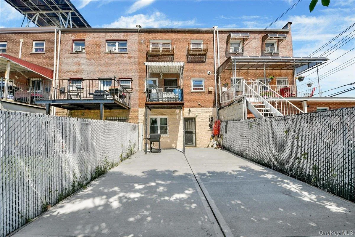 403 Torry Avenue, New York, NY, 4 Bedrooms Bedrooms, 10 Rooms Rooms,2 BathroomsBathrooms,Residential,For Rent,Torry,0,1023004 403 Torry Avenue, New York, NY, 4 Bedrooms Bedrooms, 10 Rooms Rooms,2 BathroomsBathrooms,Residential,For Rent,Torry,0,1023004