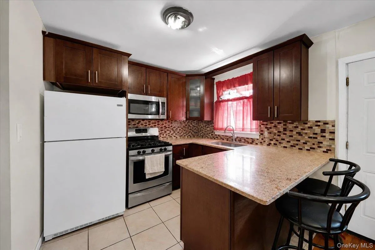 403 Torry Avenue, New York, NY, 4 Bedrooms Bedrooms, 10 Rooms Rooms,2 BathroomsBathrooms,Residential,For Rent,Torry,0,1023004 403 Torry Avenue, New York, NY, 4 Bedrooms Bedrooms, 10 Rooms Rooms,2 BathroomsBathrooms,Residential,For Rent,Torry,0,1023004