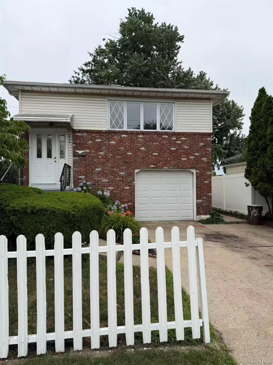 858 Oliver Avenue, North Hempstead, NY, 5 Bedrooms Bedrooms, 9 Rooms Rooms,2 BathroomsBathrooms,Residential,For Rent,Oliver,0,1023008 858 Oliver Avenue, North Hempstead, NY, 5 Bedrooms Bedrooms, 9 Rooms Rooms,2 BathroomsBathrooms,Residential,For Rent,Oliver,0,1023008