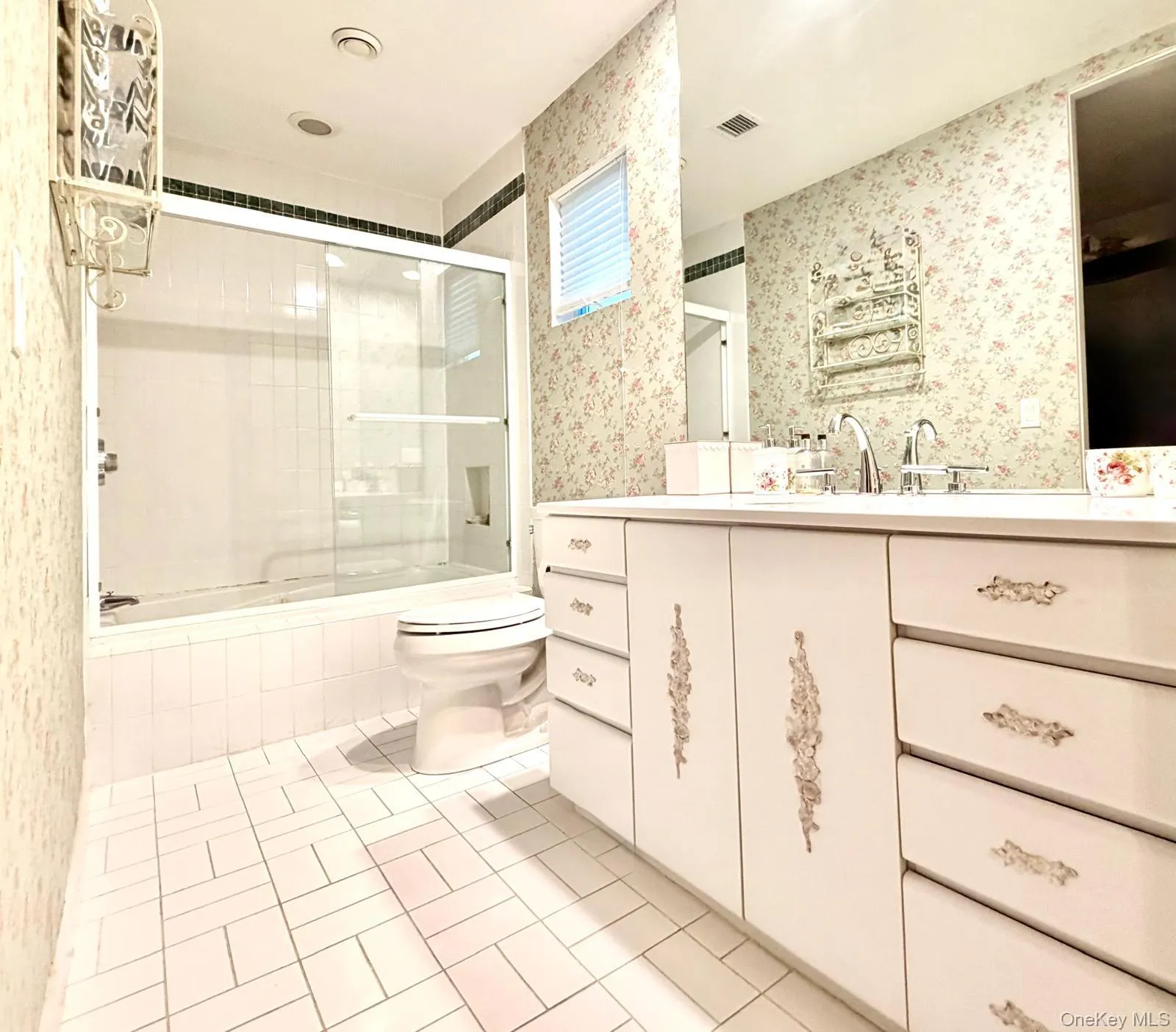 18 Pine Tree Lane, Southampton, NY, 5 Bedrooms Bedrooms, 12 Rooms Rooms,6 BathroomsBathrooms,Residential,For Rent,Pine Tree,0,1023018 18 Pine Tree Lane, Southampton, NY, 5 Bedrooms Bedrooms, 12 Rooms Rooms,6 BathroomsBathrooms,Residential,For Rent,Pine Tree,0,1023018