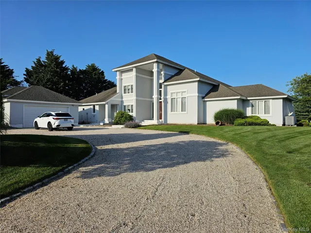 18 Pine Tree Lane, Southampton, New York 11977