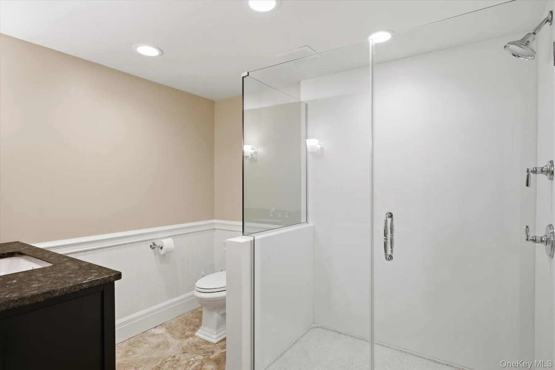 Full bath conveniently serving the finished lower level. Full bath conveniently serving the finished lower level.