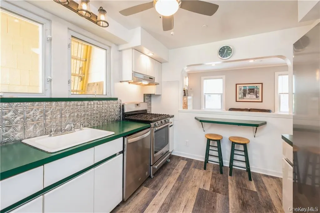 73 Rosedale Avenue, Greenburgh, NY, 3 Bedrooms Bedrooms, 6 Rooms Rooms,1 BathroomBathrooms,Residential Lease,For Rent,Rosedale,0,1023023 73 Rosedale Avenue, Greenburgh, NY, 3 Bedrooms Bedrooms, 6 Rooms Rooms,1 BathroomBathrooms,Residential Lease,For Rent,Rosedale,0,1023023
