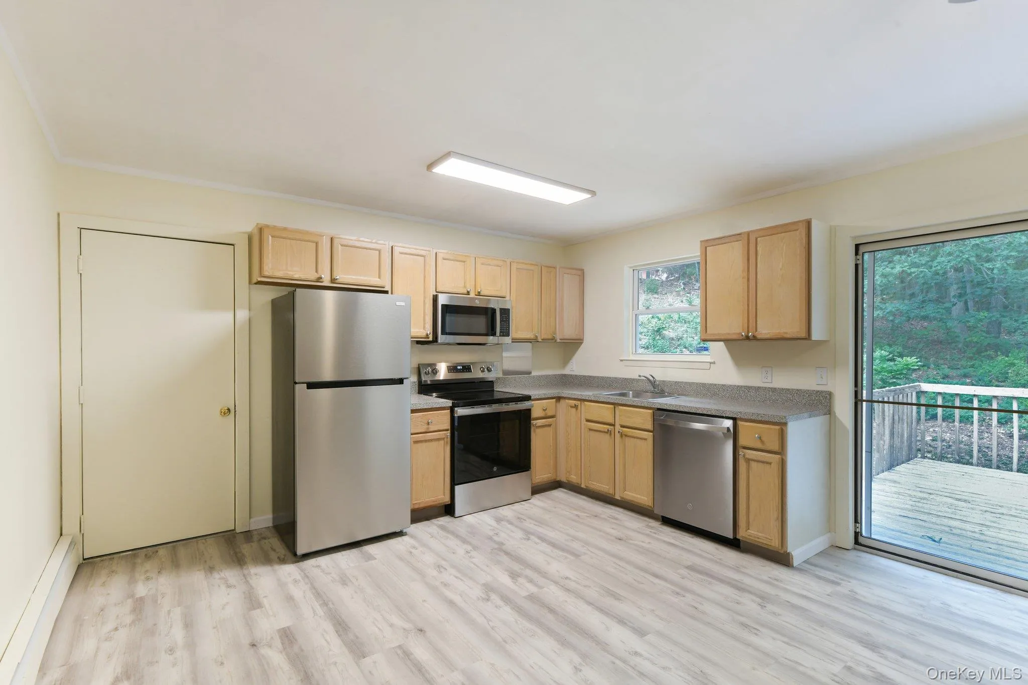 22 Red Maple Road, Brookhaven, NY, 3 Bedrooms Bedrooms, 5 Rooms Rooms,2 BathroomsBathrooms,Residential,For Rent,Red Maple,0,1023024 22 Red Maple Road, Brookhaven, NY, 3 Bedrooms Bedrooms, 5 Rooms Rooms,2 BathroomsBathrooms,Residential,For Rent,Red Maple,0,1023024