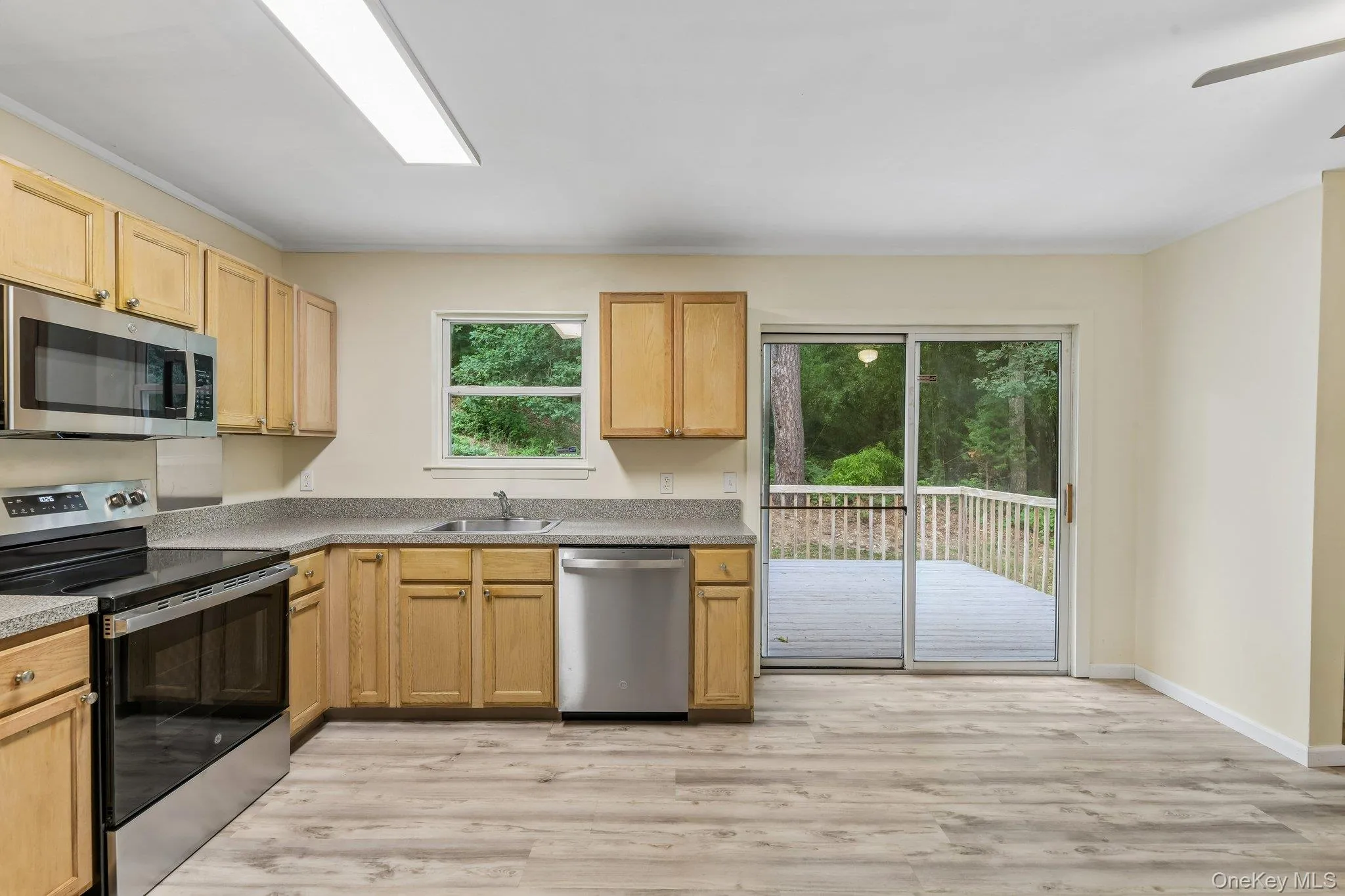 22 Red Maple Road, Brookhaven, NY, 3 Bedrooms Bedrooms, 5 Rooms Rooms,2 BathroomsBathrooms,Residential,For Rent,Red Maple,0,1023024 22 Red Maple Road, Brookhaven, NY, 3 Bedrooms Bedrooms, 5 Rooms Rooms,2 BathroomsBathrooms,Residential,For Rent,Red Maple,0,1023024