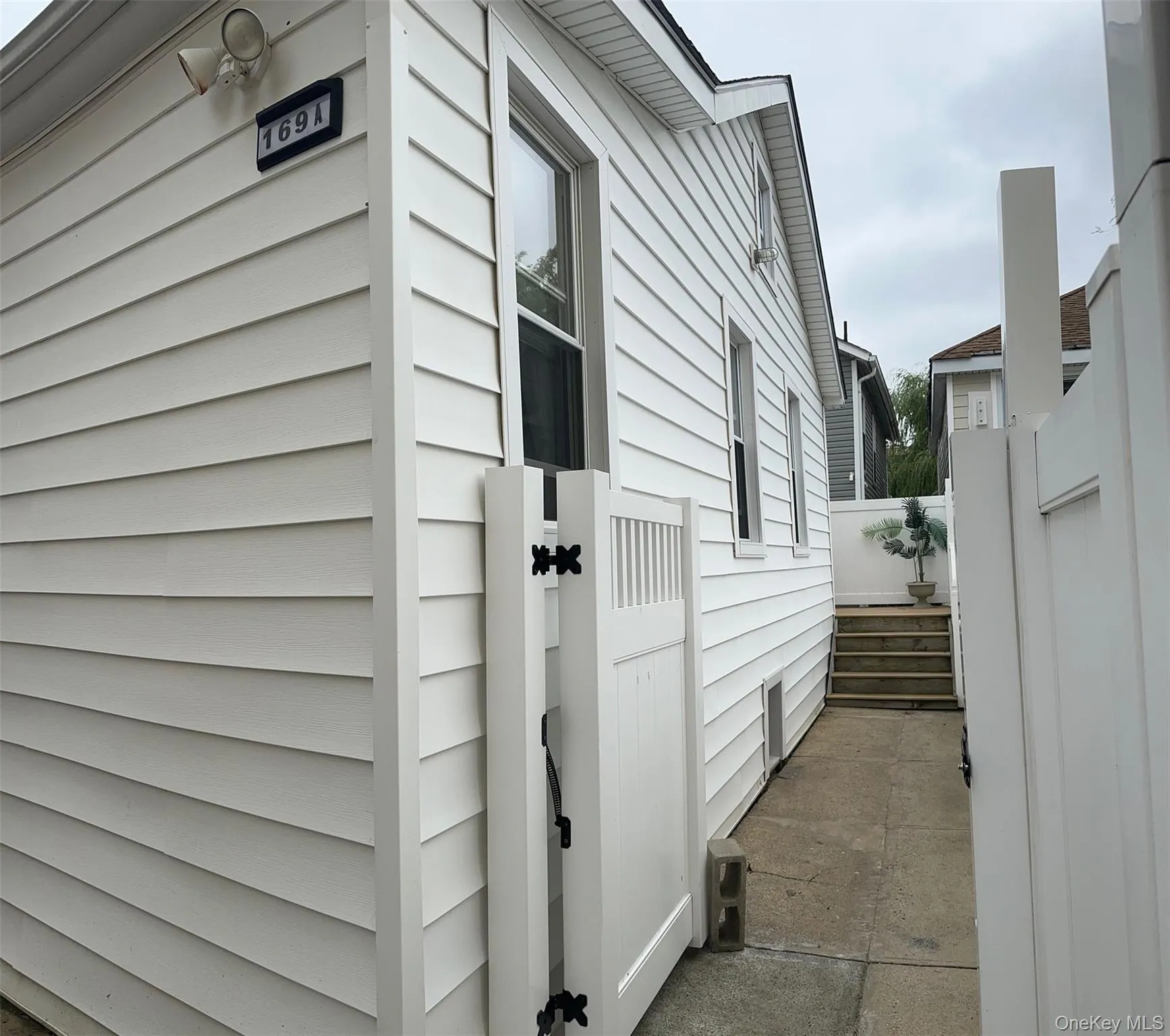 169A Beach 91st Street, New York, NY, 2 Bedrooms Bedrooms, 4 Rooms Rooms,1 BathroomBathrooms,Residential Lease,For Rent,Beach 91st,0,1023025 169A Beach 91st Street, New York, NY, 2 Bedrooms Bedrooms, 4 Rooms Rooms,1 BathroomBathrooms,Residential Lease,For Rent,Beach 91st,0,1023025
