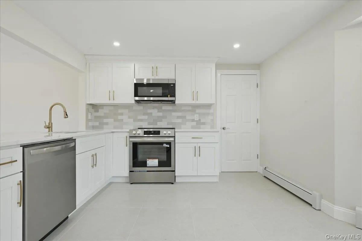 5 Bernice Court, Brookhaven, NY, 4 Bedrooms Bedrooms, 8 Rooms Rooms,2 BathroomsBathrooms,Residential,For Rent,Bernice,0,1023030 5 Bernice Court, Brookhaven, NY, 4 Bedrooms Bedrooms, 8 Rooms Rooms,2 BathroomsBathrooms,Residential,For Rent,Bernice,0,1023030