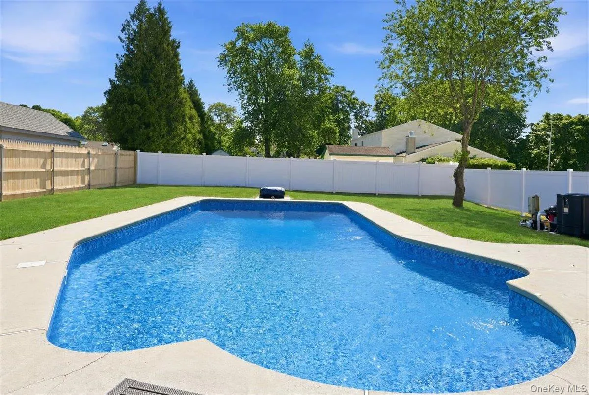 5 Bernice Court, Brookhaven, NY, 4 Bedrooms Bedrooms, 8 Rooms Rooms,2 BathroomsBathrooms,Residential,For Rent,Bernice,0,1023030 5 Bernice Court, Brookhaven, NY, 4 Bedrooms Bedrooms, 8 Rooms Rooms,2 BathroomsBathrooms,Residential,For Rent,Bernice,0,1023030