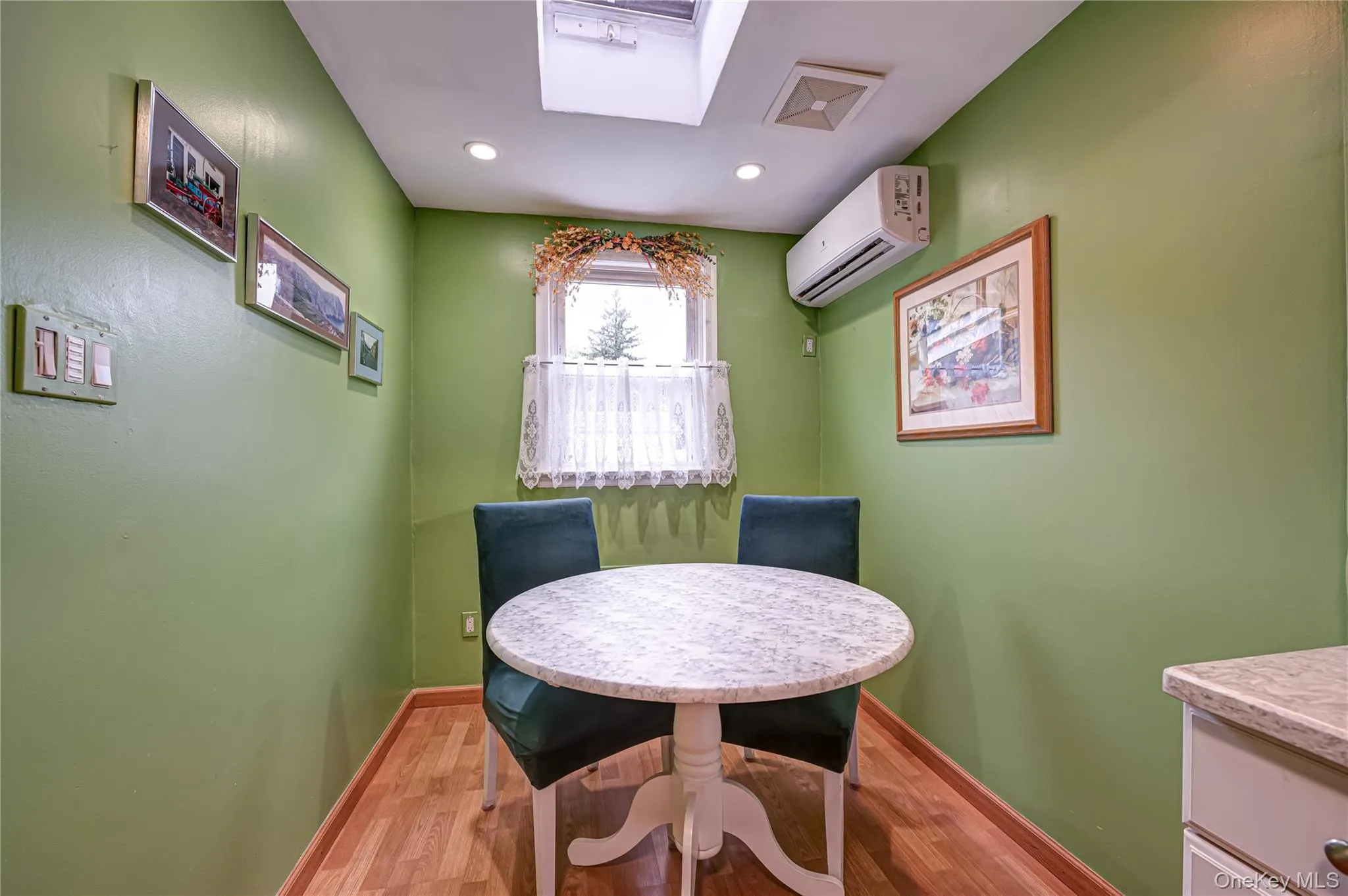 24207 83rd Avenue, New York, NY, 4 Bedrooms Bedrooms, 8 Rooms Rooms,2 BathroomsBathrooms,Residential,For Rent,83rd,0,1023033 24207 83rd Avenue, New York, NY, 4 Bedrooms Bedrooms, 8 Rooms Rooms,2 BathroomsBathrooms,Residential,For Rent,83rd,0,1023033
