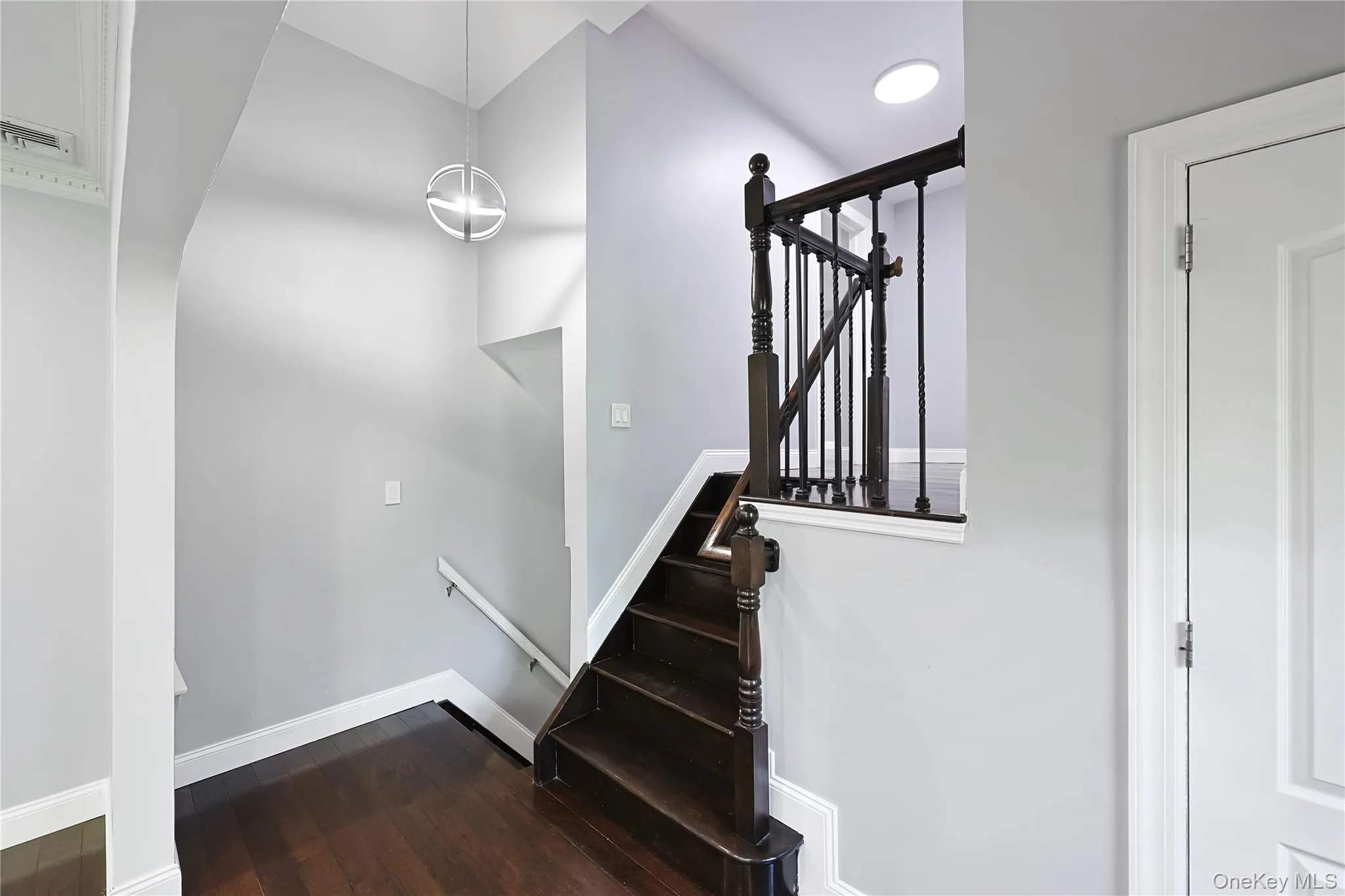 78 Poplar Street, North Hempstead, NY, 5 Bedrooms Bedrooms, 16 Rooms Rooms,5 BathroomsBathrooms,Residential,For Rent,Poplar,0,1023039 78 Poplar Street, North Hempstead, NY, 5 Bedrooms Bedrooms, 16 Rooms Rooms,5 BathroomsBathrooms,Residential,For Rent,Poplar,0,1023039