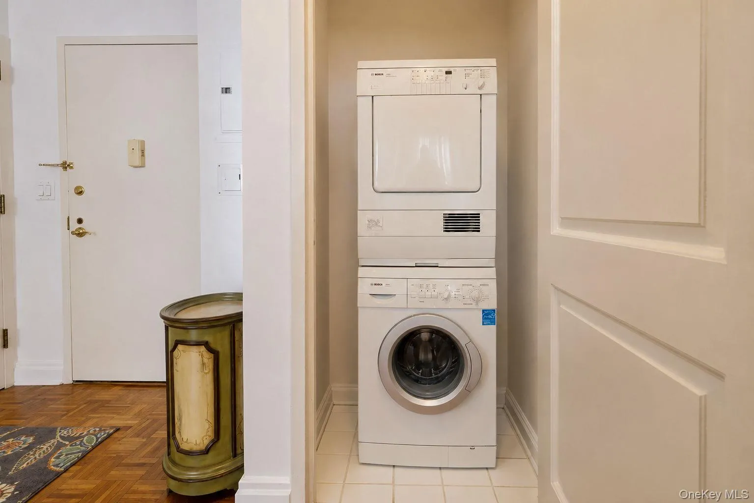 Washer / Dryer closet in unit Washer / Dryer closet in unit