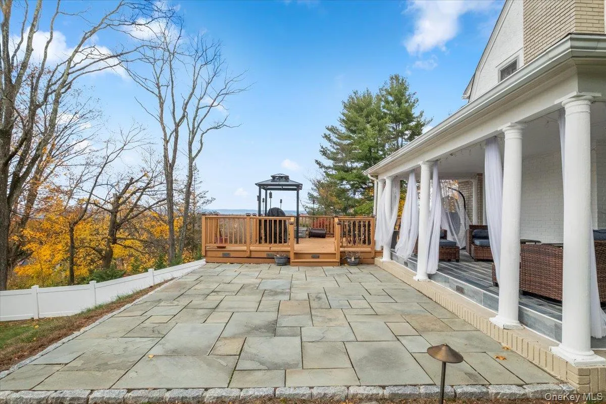 Great outdoor entertaining space Great outdoor entertaining space