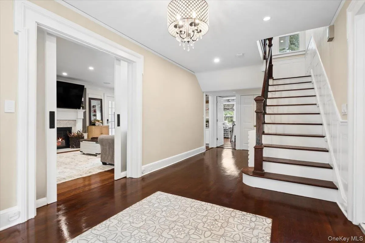 Classic and Elegant Entry Foyer Classic and Elegant Entry Foyer
