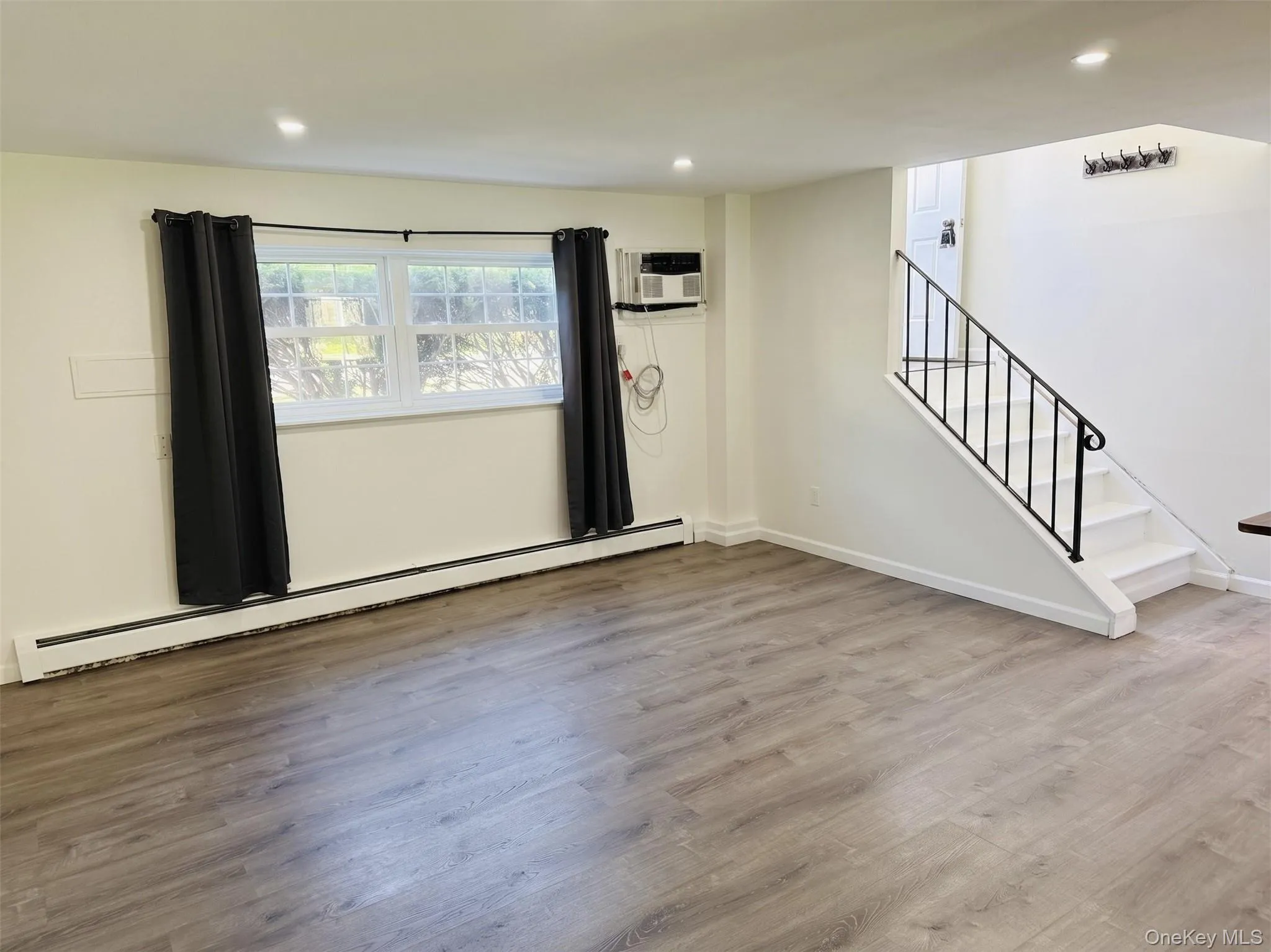 Entryway leading into the spacious living area. Entryway leading into the spacious living area.
