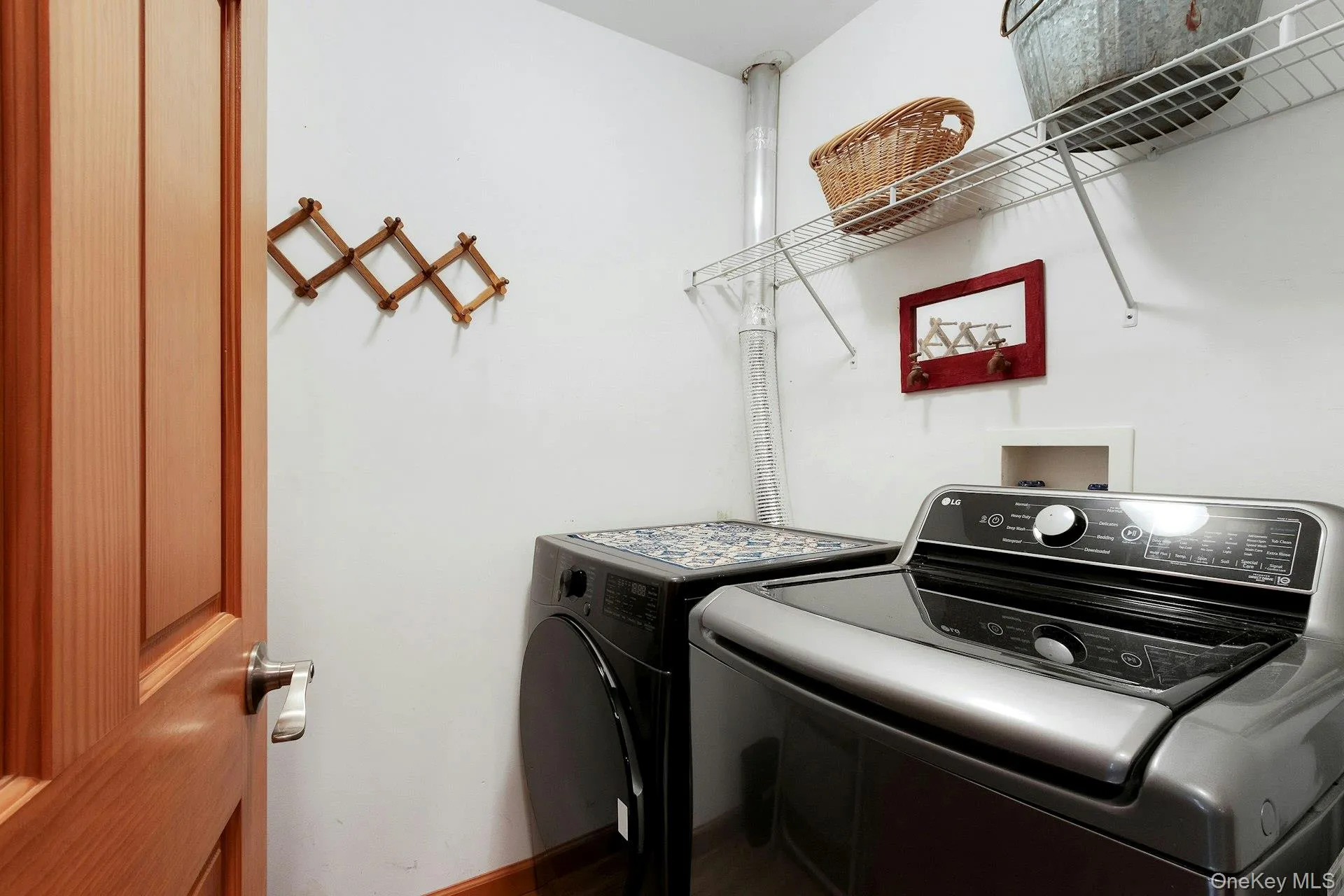 188 Hoyt Street, Esopus, NY, 3 Bedrooms Bedrooms, 6 Rooms Rooms,2 BathroomsBathrooms,Residential,For Rent,Hoyt,0,1023045 188 Hoyt Street, Esopus, NY, 3 Bedrooms Bedrooms, 6 Rooms Rooms,2 BathroomsBathrooms,Residential,For Rent,Hoyt,0,1023045