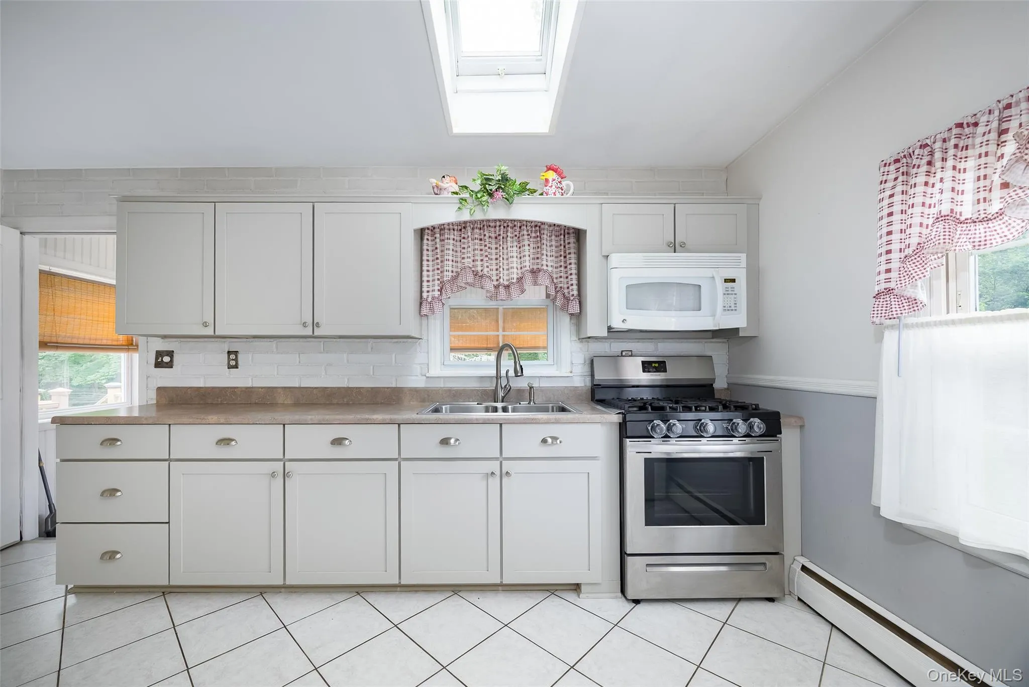 45 Holt Road, Hyde Park, NY, 2 Bedrooms Bedrooms, 4 Rooms Rooms,1 BathroomBathrooms,Residential,For Rent,Holt,0,1023047 45 Holt Road, Hyde Park, NY, 2 Bedrooms Bedrooms, 4 Rooms Rooms,1 BathroomBathrooms,Residential,For Rent,Holt,0,1023047