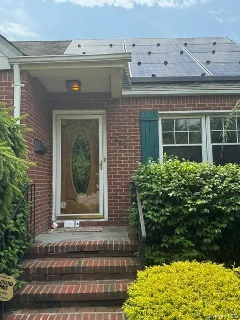852 Henry Street, Hempstead, NY, 3 Bedrooms Bedrooms, 6 Rooms Rooms,1 BathroomBathrooms,Residential,For Rent,Henry,0,1023054 852 Henry Street, Hempstead, NY, 3 Bedrooms Bedrooms, 6 Rooms Rooms,1 BathroomBathrooms,Residential,For Rent,Henry,0,1023054