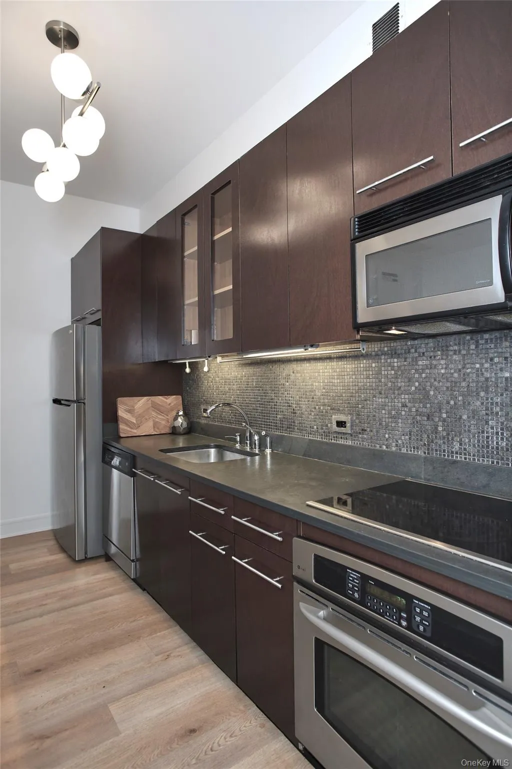 25 Leroy Place, New Rochelle, NY, 2 Bedrooms Bedrooms, 5 Rooms Rooms,2 BathroomsBathrooms,Residential,For Rent,Leroy,0,1023061 25 Leroy Place, New Rochelle, NY, 2 Bedrooms Bedrooms, 5 Rooms Rooms,2 BathroomsBathrooms,Residential,For Rent,Leroy,0,1023061