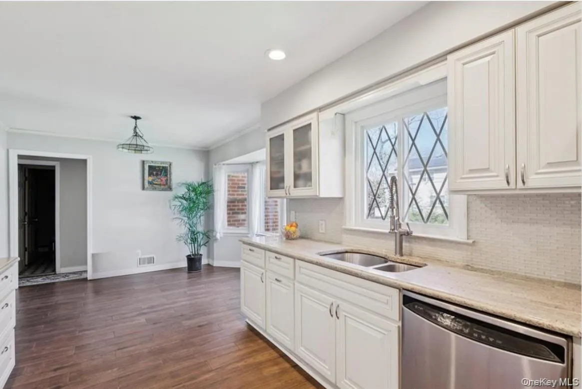 61 Arleigh Road, North Hempstead, NY, 5 Bedrooms Bedrooms, 14 Rooms Rooms,2 BathroomsBathrooms,Residential Lease,For Rent,Arleigh,0,1023062 61 Arleigh Road, North Hempstead, NY, 5 Bedrooms Bedrooms, 14 Rooms Rooms,2 BathroomsBathrooms,Residential Lease,For Rent,Arleigh,0,1023062