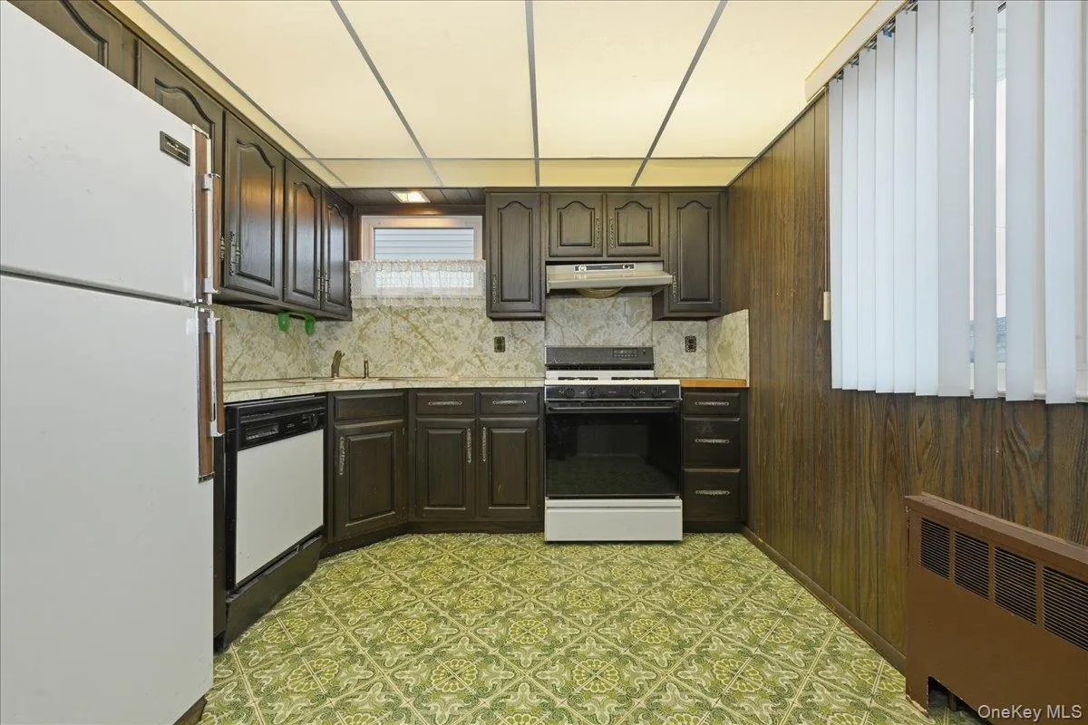 48 1st Street, Hempstead, NY, 3 Bedrooms Bedrooms, 8 Rooms Rooms,2 BathroomsBathrooms,Residential,For Rent,1st,0,1023066 48 1st Street, Hempstead, NY, 3 Bedrooms Bedrooms, 8 Rooms Rooms,2 BathroomsBathrooms,Residential,For Rent,1st,0,1023066