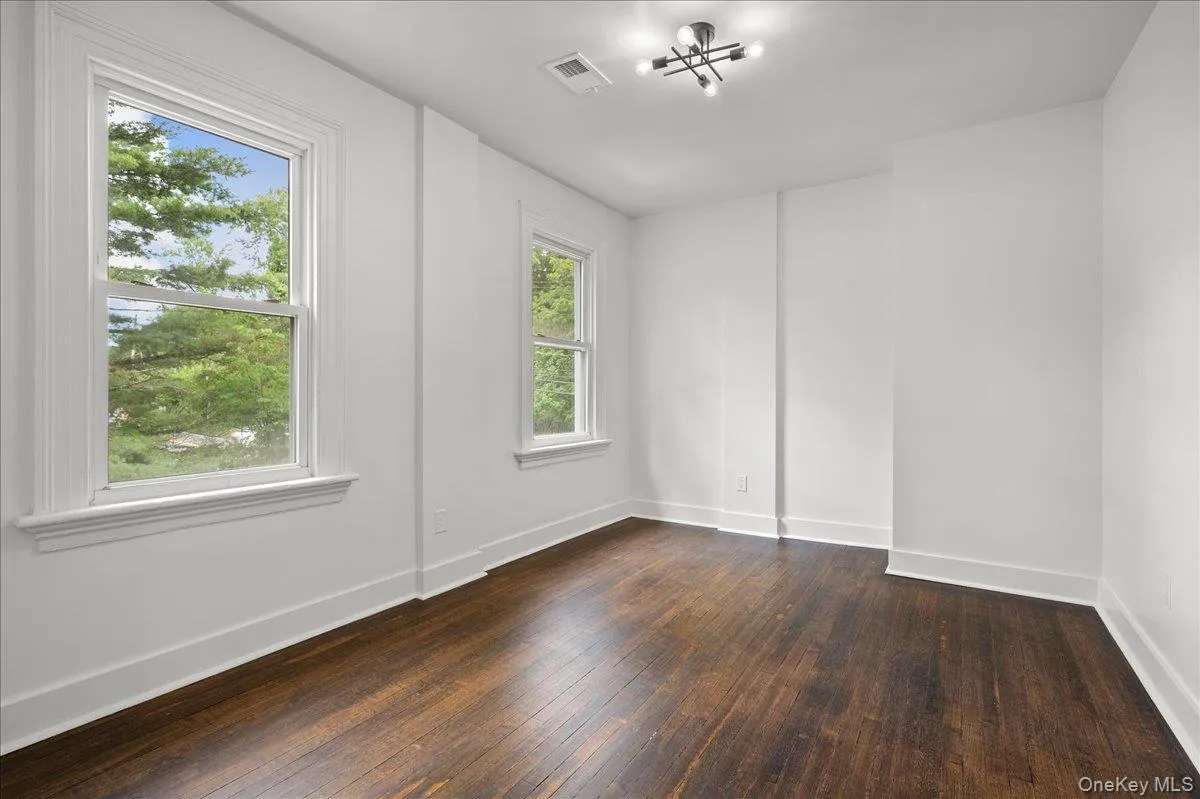 360 Western Highway, Orangetown, NY, 3 Bedrooms Bedrooms, 7 Rooms Rooms,2 BathroomsBathrooms,Residential Lease,For Rent,Western,0,1023079 360 Western Highway, Orangetown, NY, 3 Bedrooms Bedrooms, 7 Rooms Rooms,2 BathroomsBathrooms,Residential Lease,For Rent,Western,0,1023079