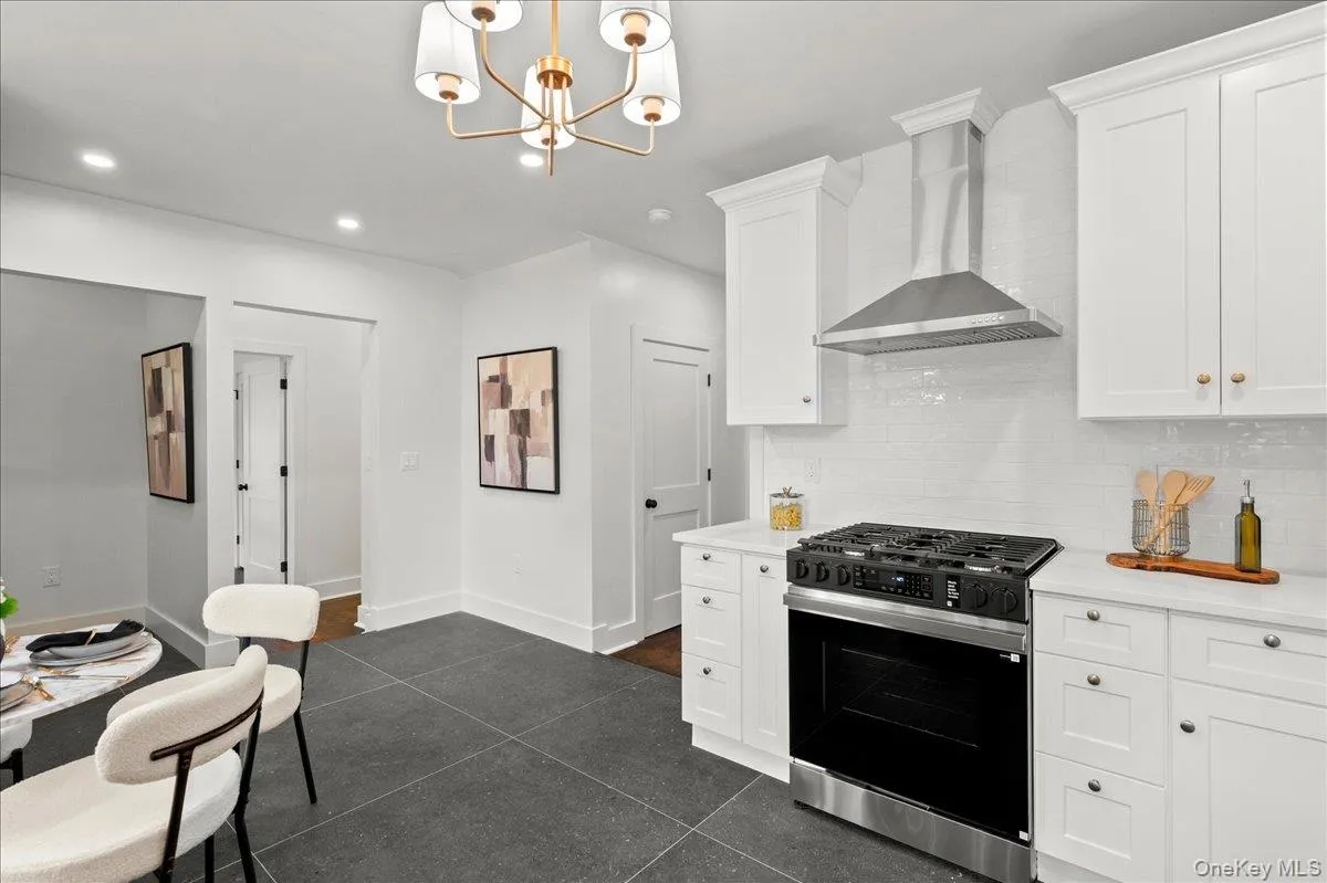 360 Western Highway, Orangetown, NY, 3 Bedrooms Bedrooms, 7 Rooms Rooms,2 BathroomsBathrooms,Residential Lease,For Rent,Western,0,1023079 360 Western Highway, Orangetown, NY, 3 Bedrooms Bedrooms, 7 Rooms Rooms,2 BathroomsBathrooms,Residential Lease,For Rent,Western,0,1023079